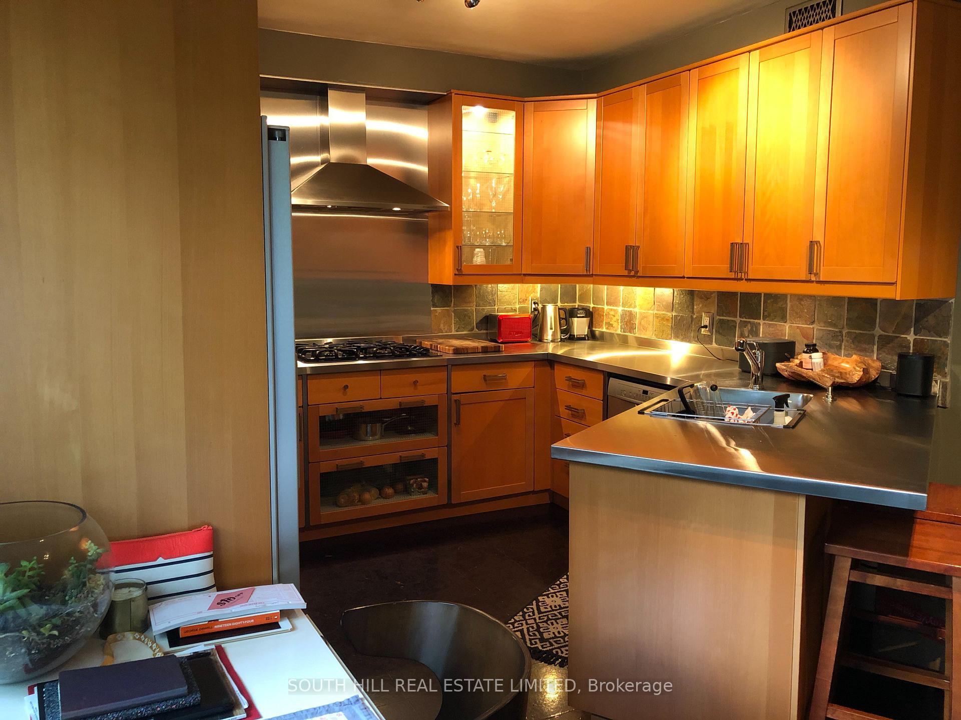 Photo 3 of Unit 2, 274 Avenue Road W, Toronto, The Annex — HOMEH