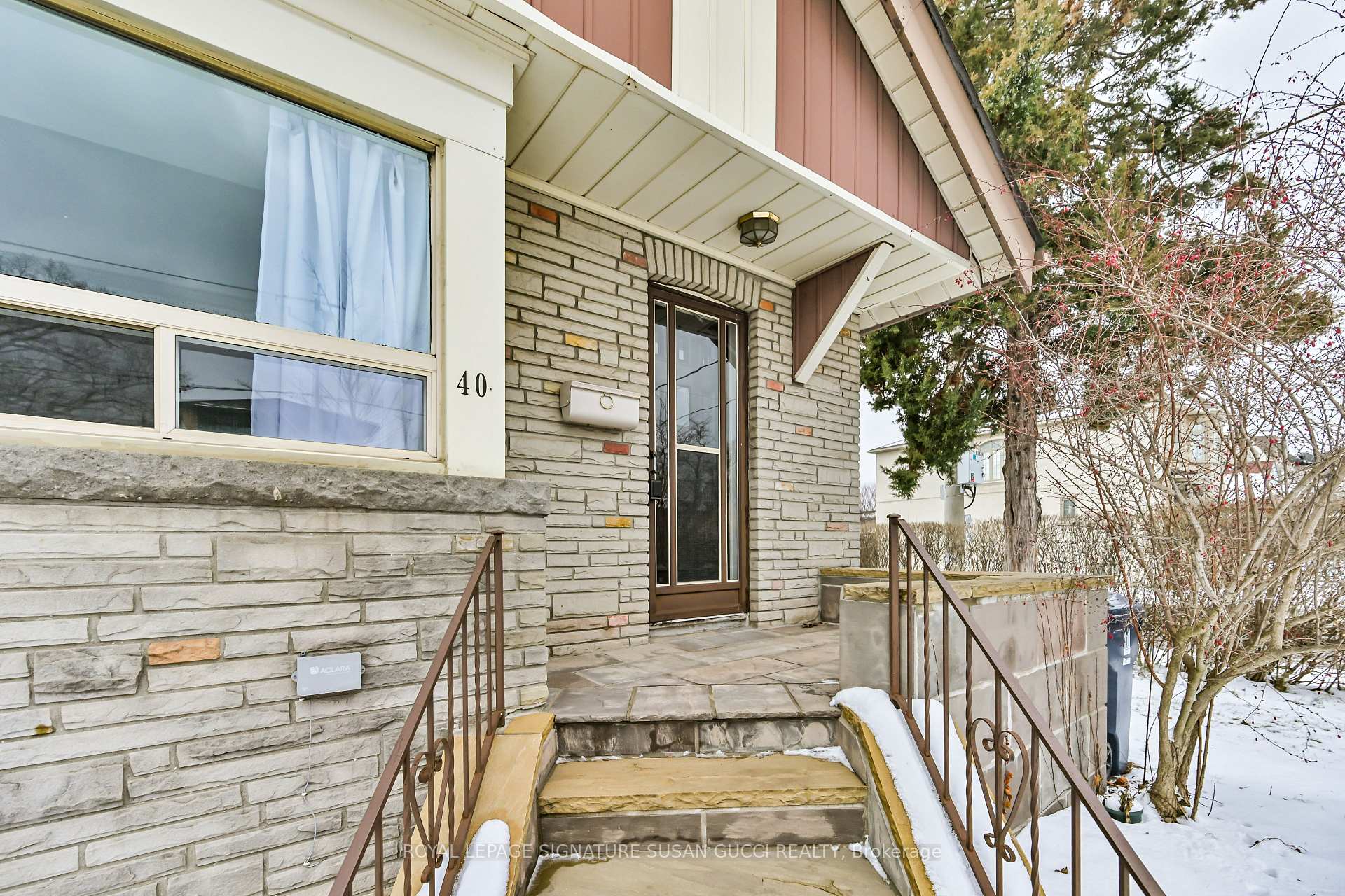 Photo 2 of 40 Lankin Boulevard, Toronto, Danforth Village-East York — HOMEH