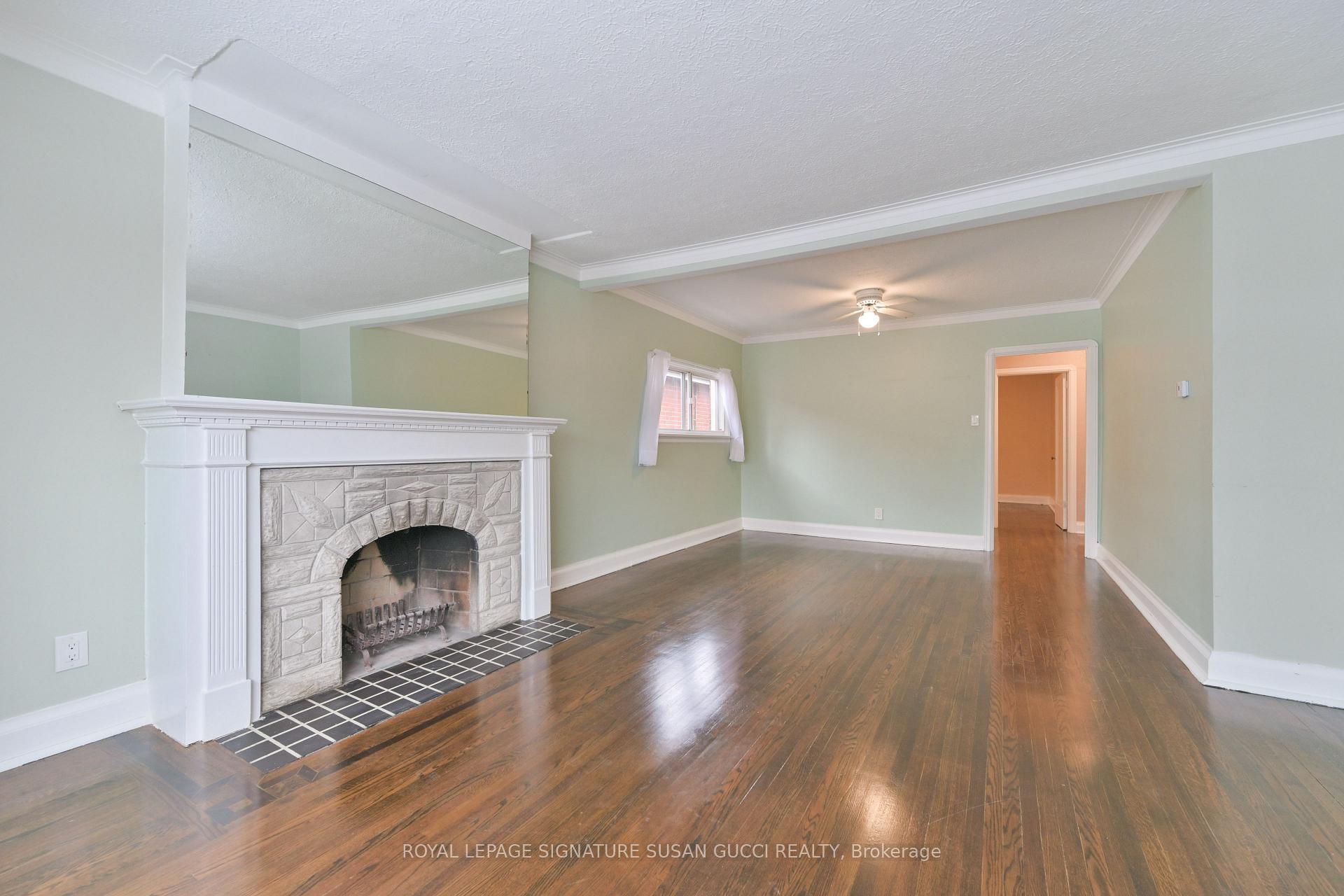 Photo 3 of 40 Lankin Boulevard, Toronto, Danforth Village-East York — HOMEH