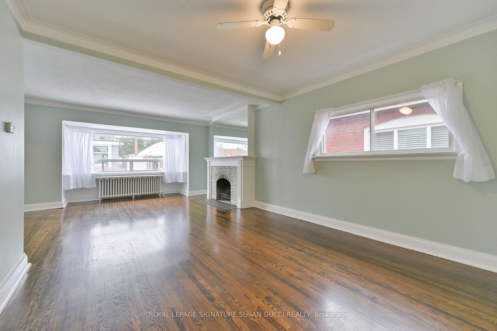 Photo 5 of 40 Lankin Boulevard, Toronto, Danforth Village-East York — HOMEH
