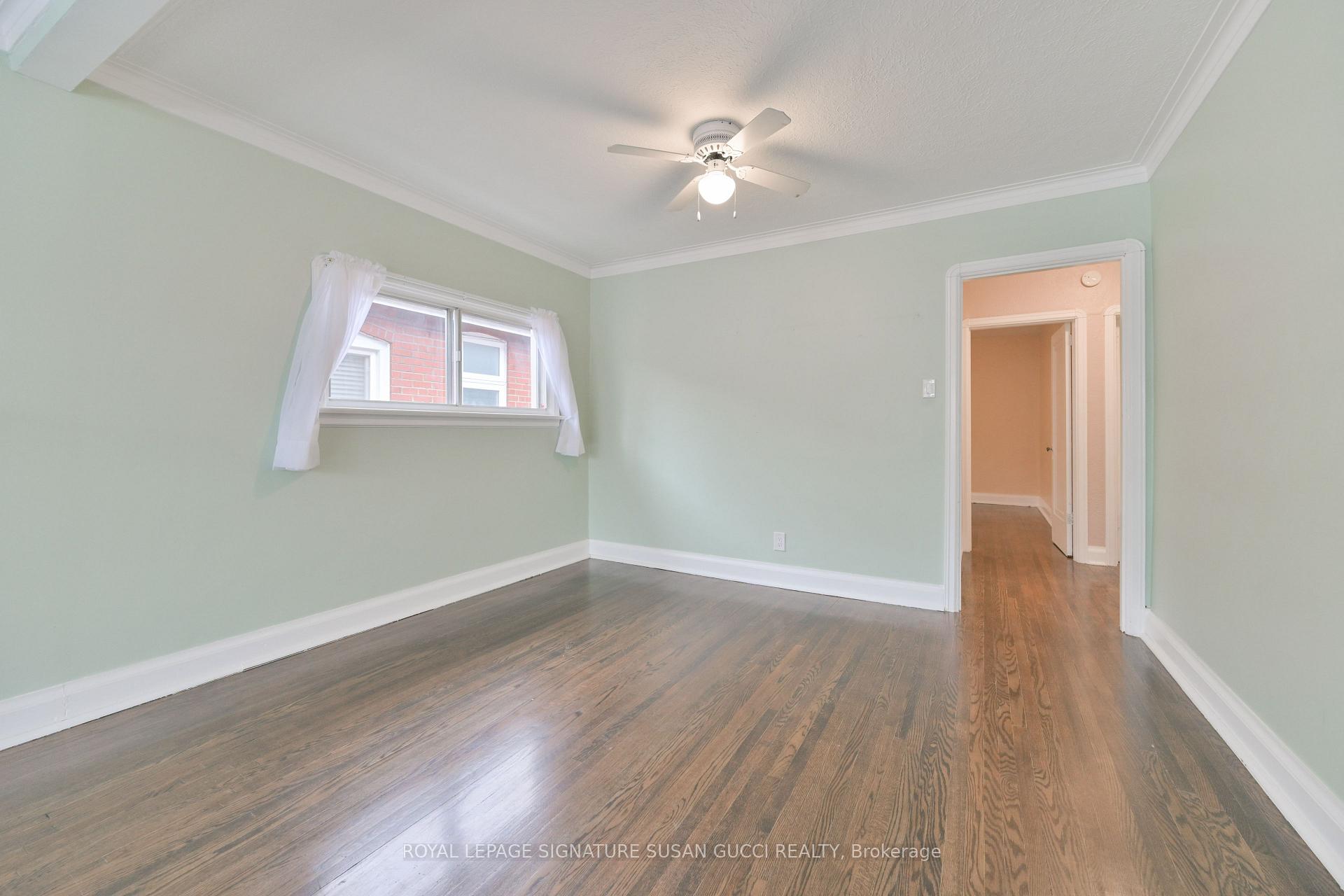 Photo 6 of 40 Lankin Boulevard, Toronto, Danforth Village-East York — HOMEH