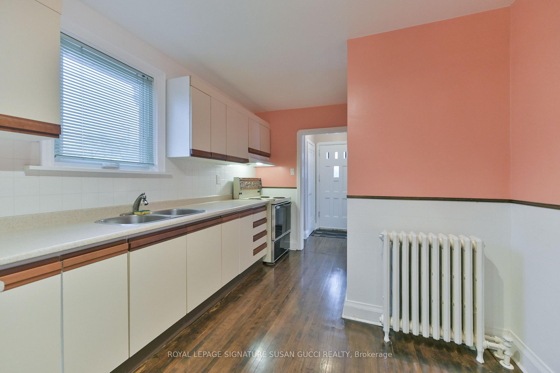 Photo 7 of 40 Lankin Boulevard, Toronto, Danforth Village-East York — HOMEH