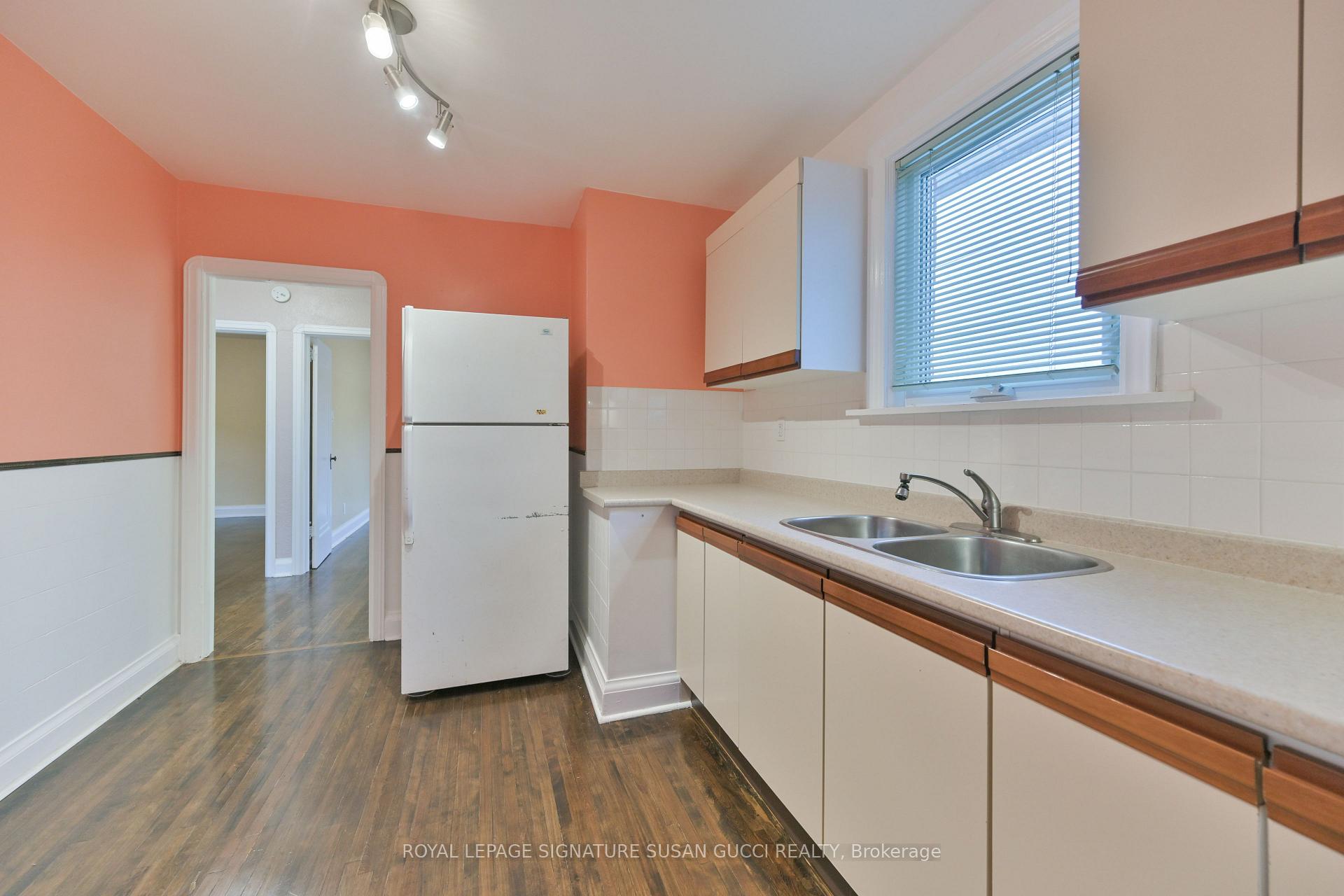 Photo 8 of 40 Lankin Boulevard, Toronto, Danforth Village-East York — HOMEH
