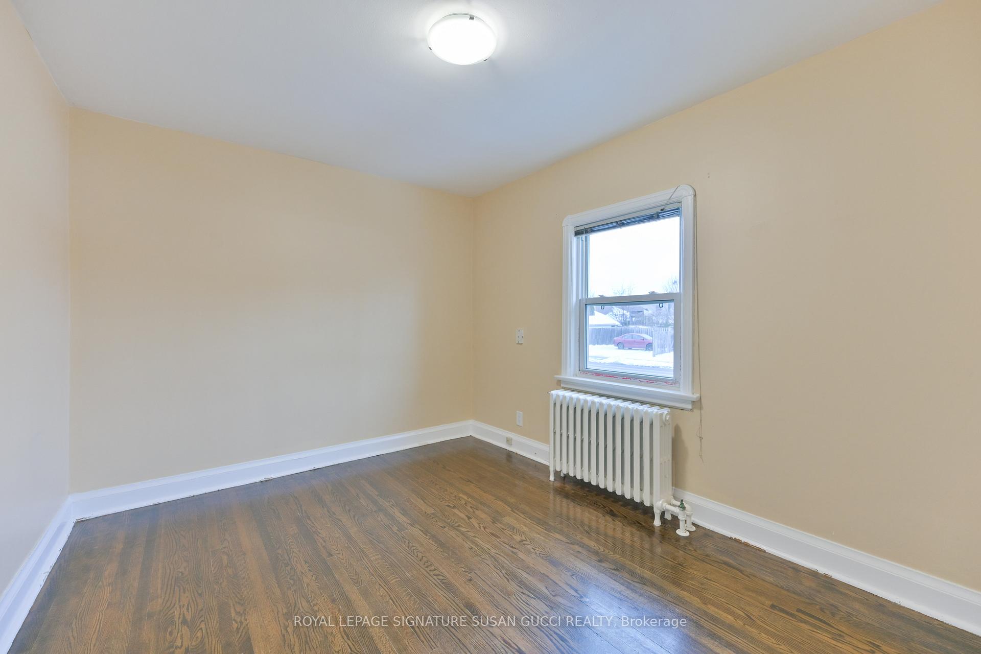 Photo 9 of 40 Lankin Boulevard, Toronto, Danforth Village-East York — HOMEH