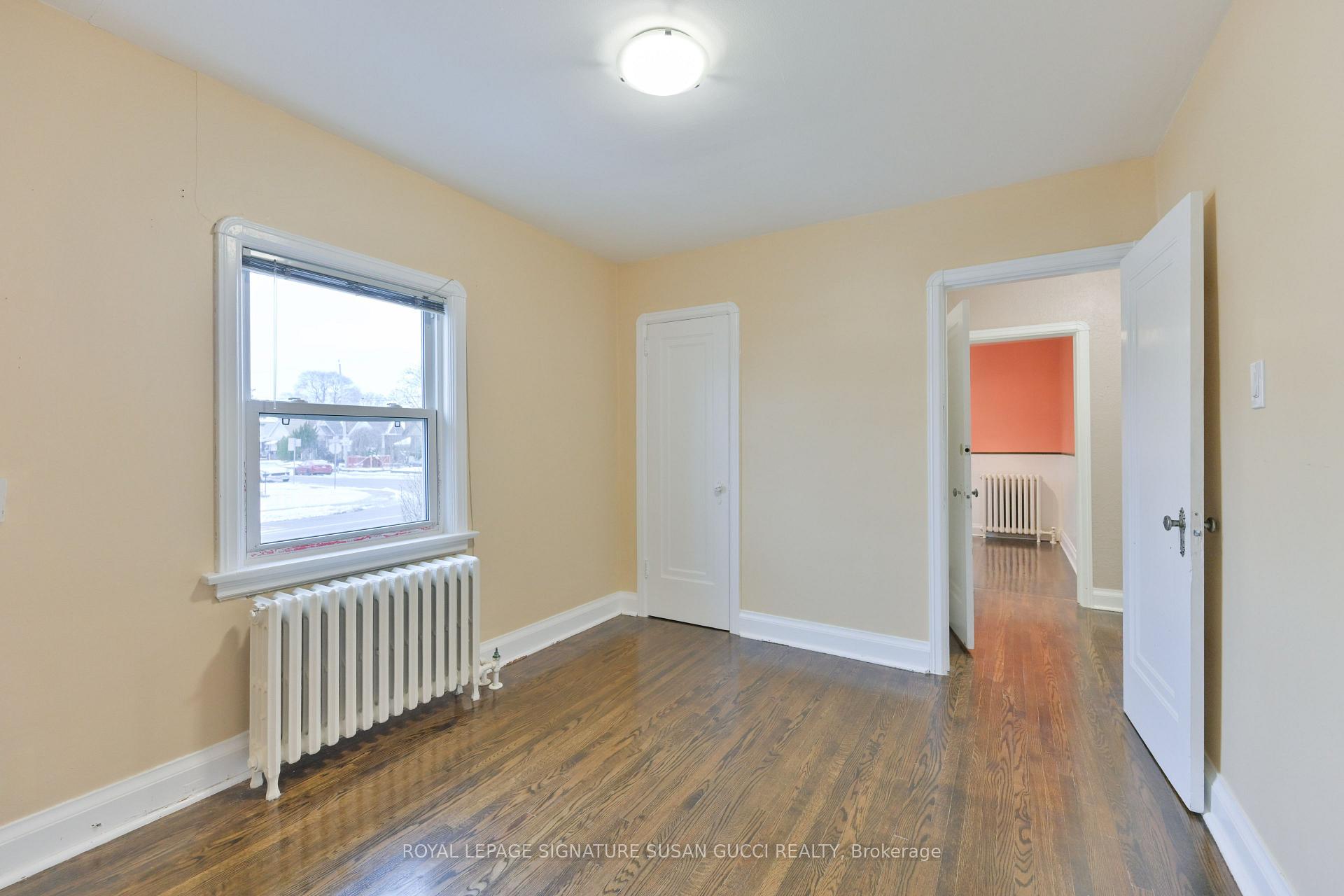 Photo 10 of 40 Lankin Boulevard, Toronto, Danforth Village-East York — HOMEH