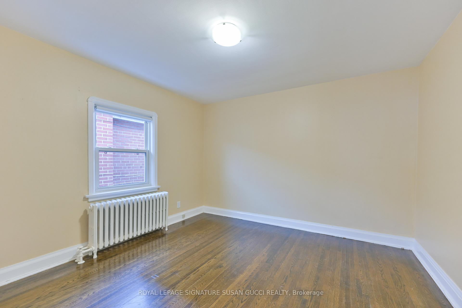 Photo 11 of 40 Lankin Boulevard, Toronto, Danforth Village-East York — HOMEH