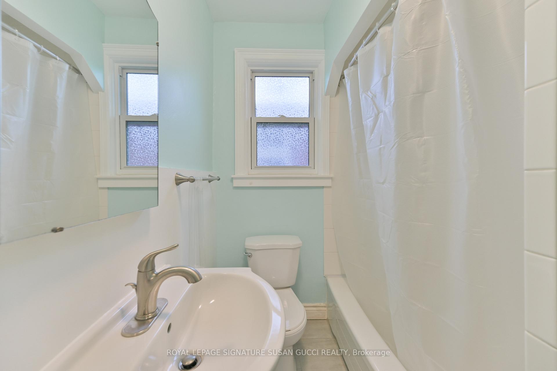Photo 13 of 40 Lankin Boulevard, Toronto, Danforth Village-East York — HOMEH