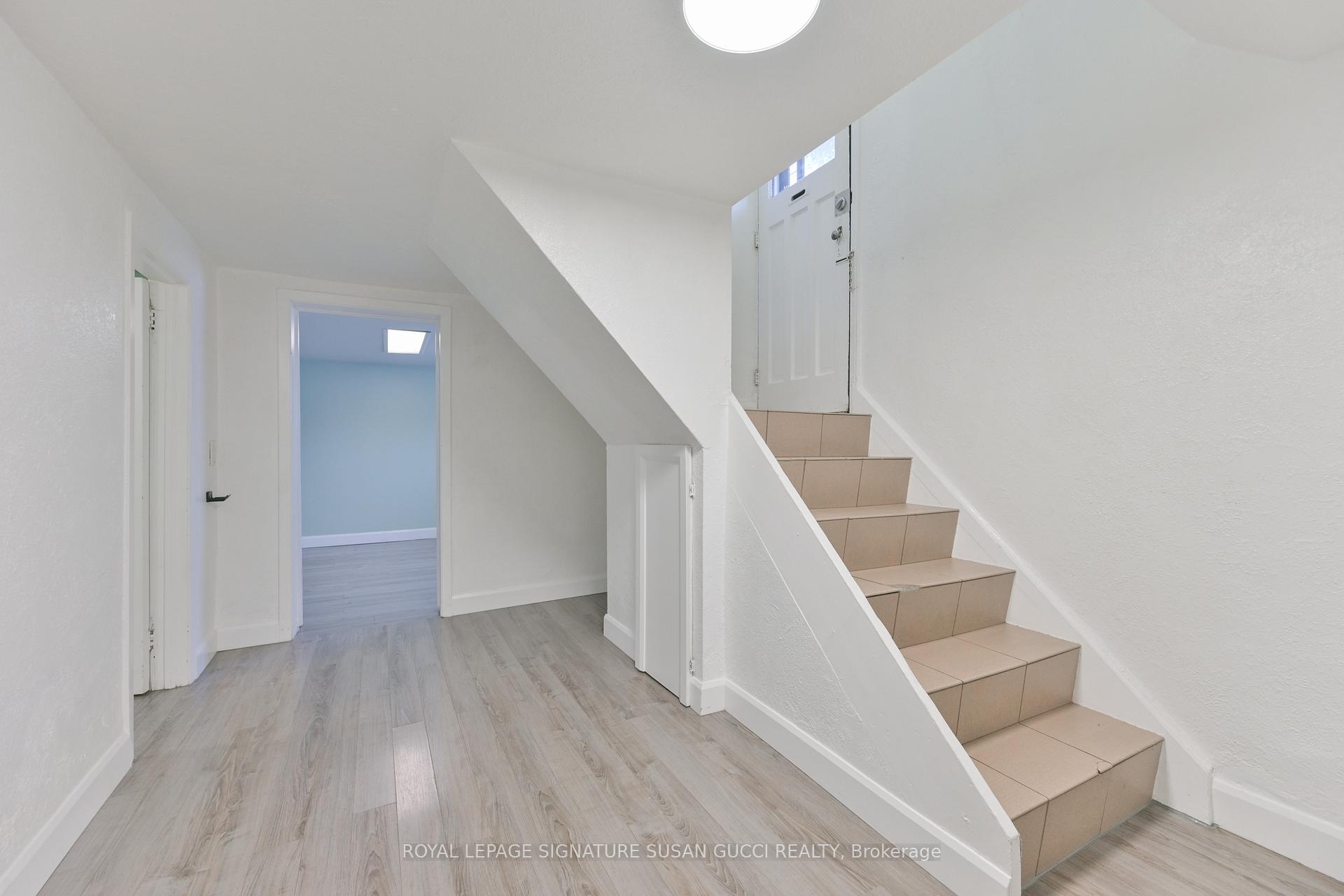 Photo 15 of 40 Lankin Boulevard, Toronto, Danforth Village-East York — HOMEH