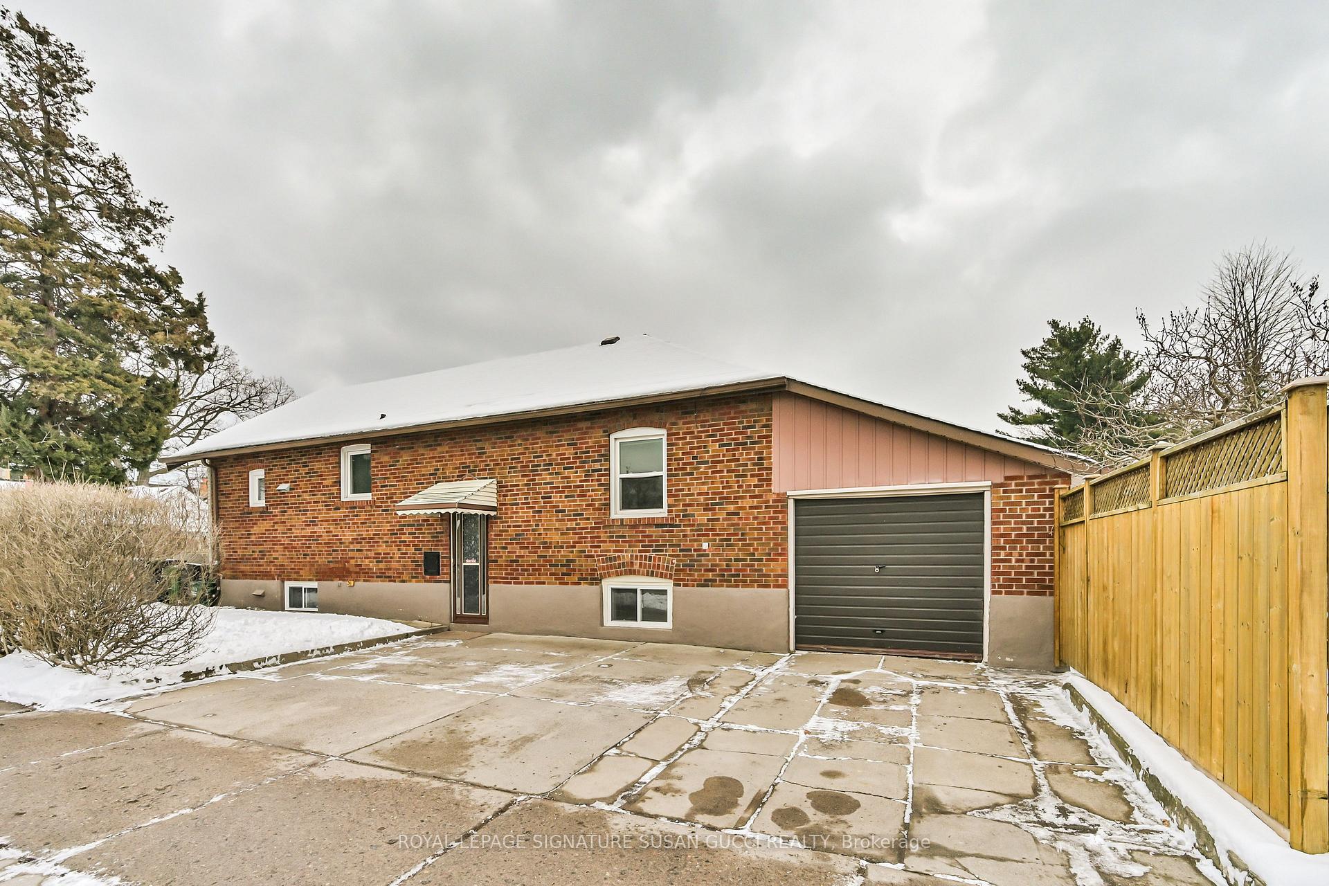 Photo 20 of 40 Lankin Boulevard, Toronto, Danforth Village-East York — HOMEH