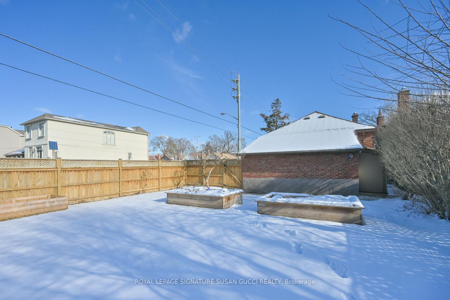 Photo 23 of 40 Lankin Boulevard, Toronto, Danforth Village-East York — HOMEH
