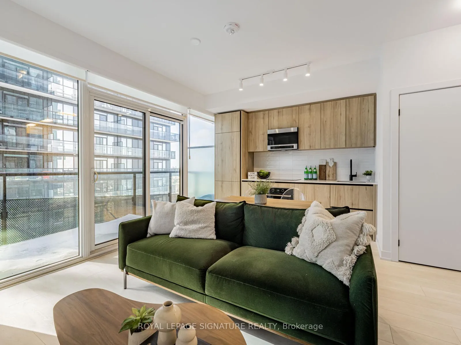 Photo 1 of Unit 2307, 127 Broadway Avenue, Toronto, Mount Pleasant West — HOMEH