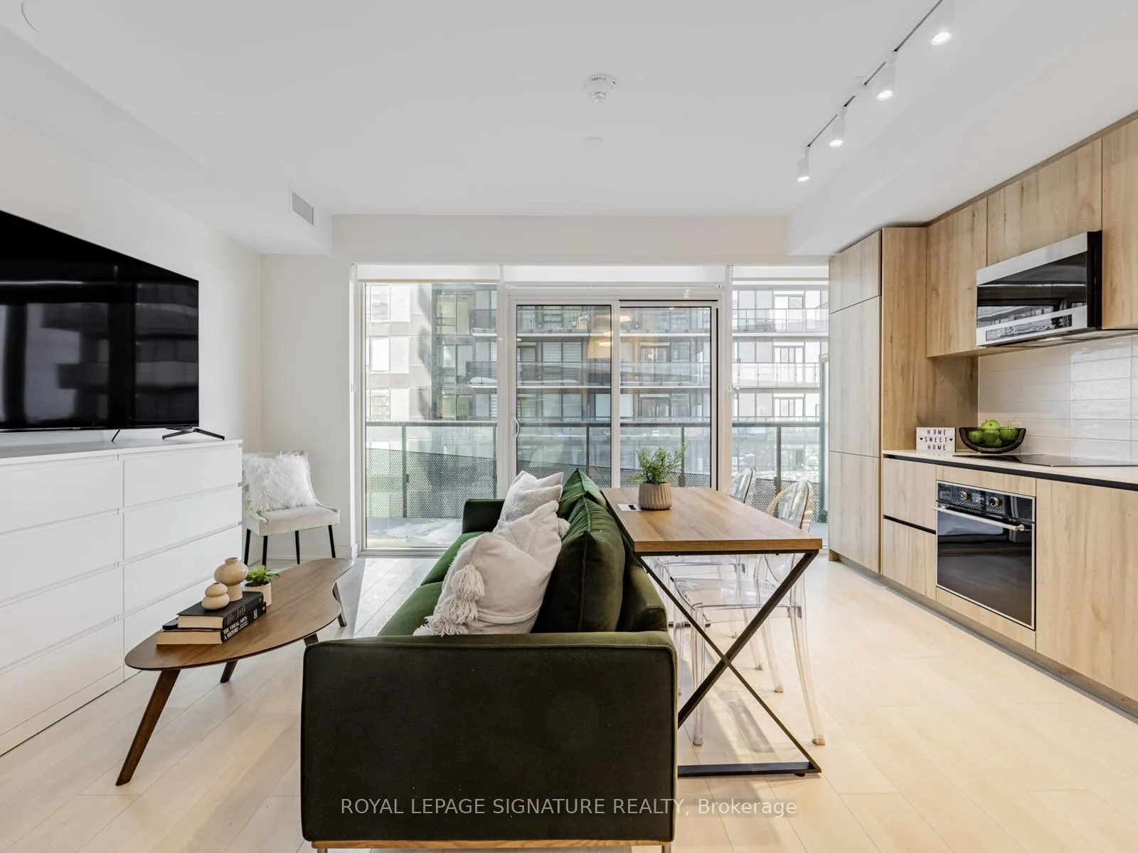 Photo 2 of Unit 2307, 127 Broadway Avenue, Toronto, Mount Pleasant West — HOMEH