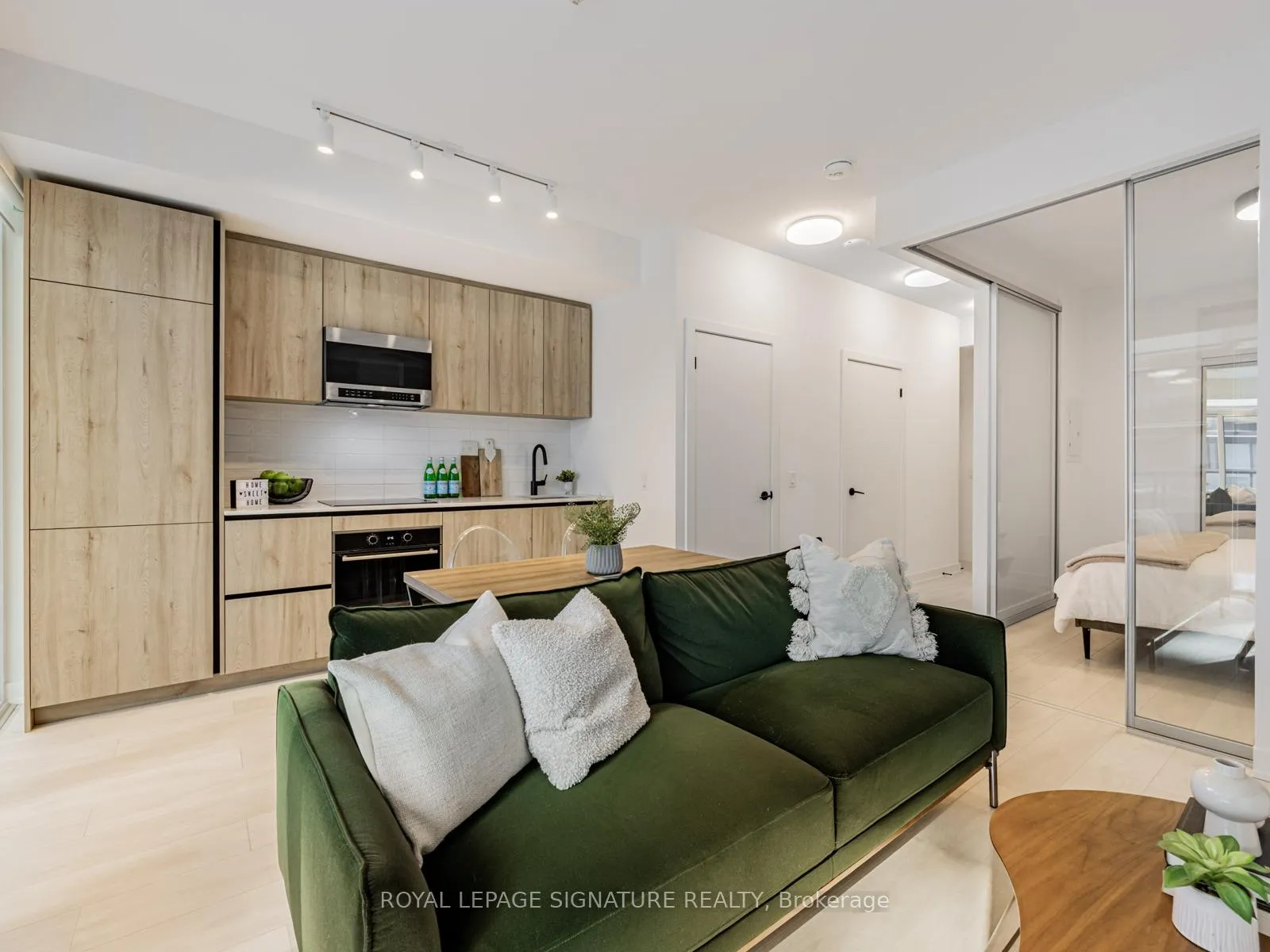 Photo 3 of Unit 2307, 127 Broadway Avenue, Toronto, Mount Pleasant West — HOMEH