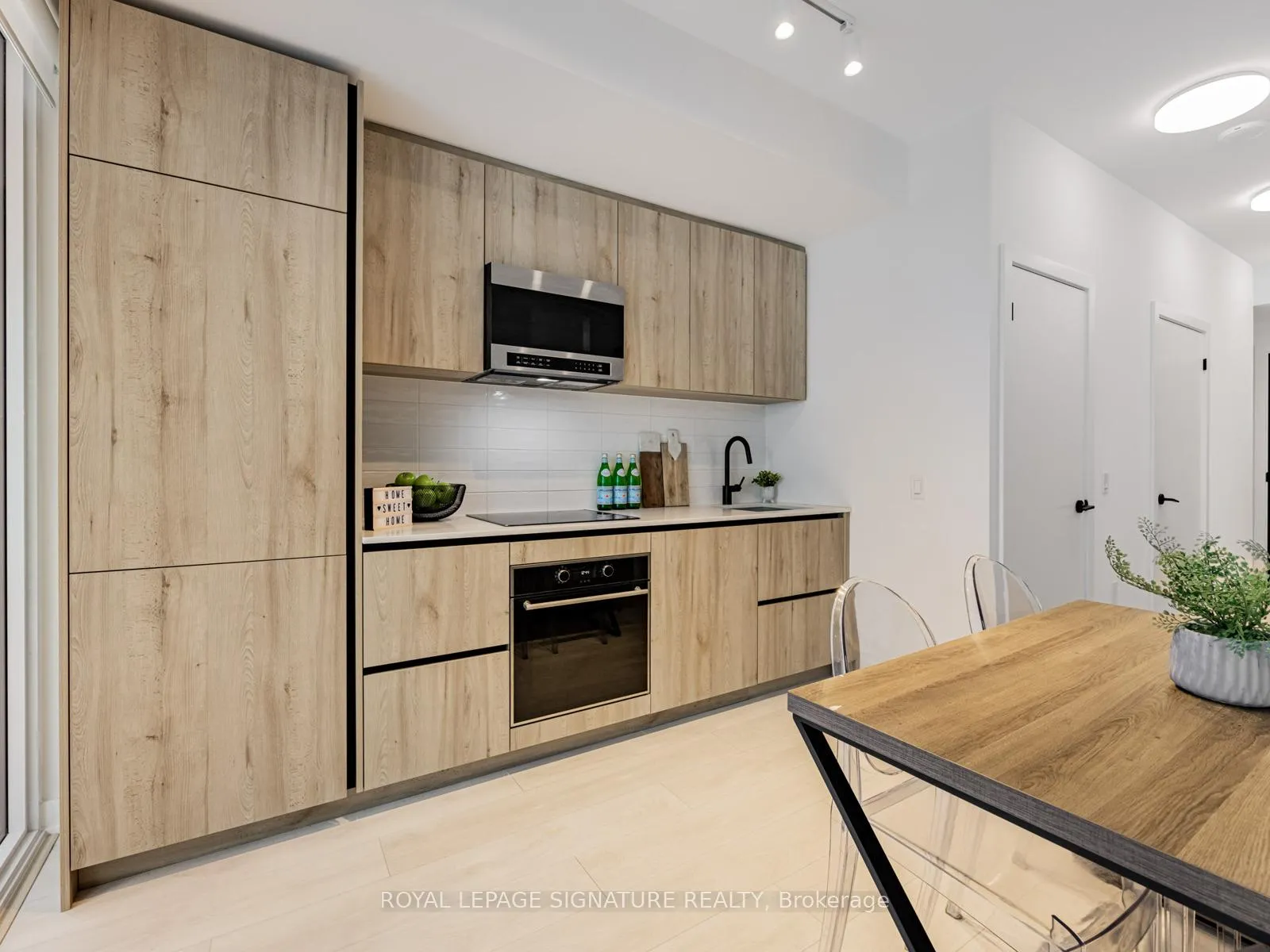 Photo 4 of Unit 2307, 127 Broadway Avenue, Toronto, Mount Pleasant West — HOMEH