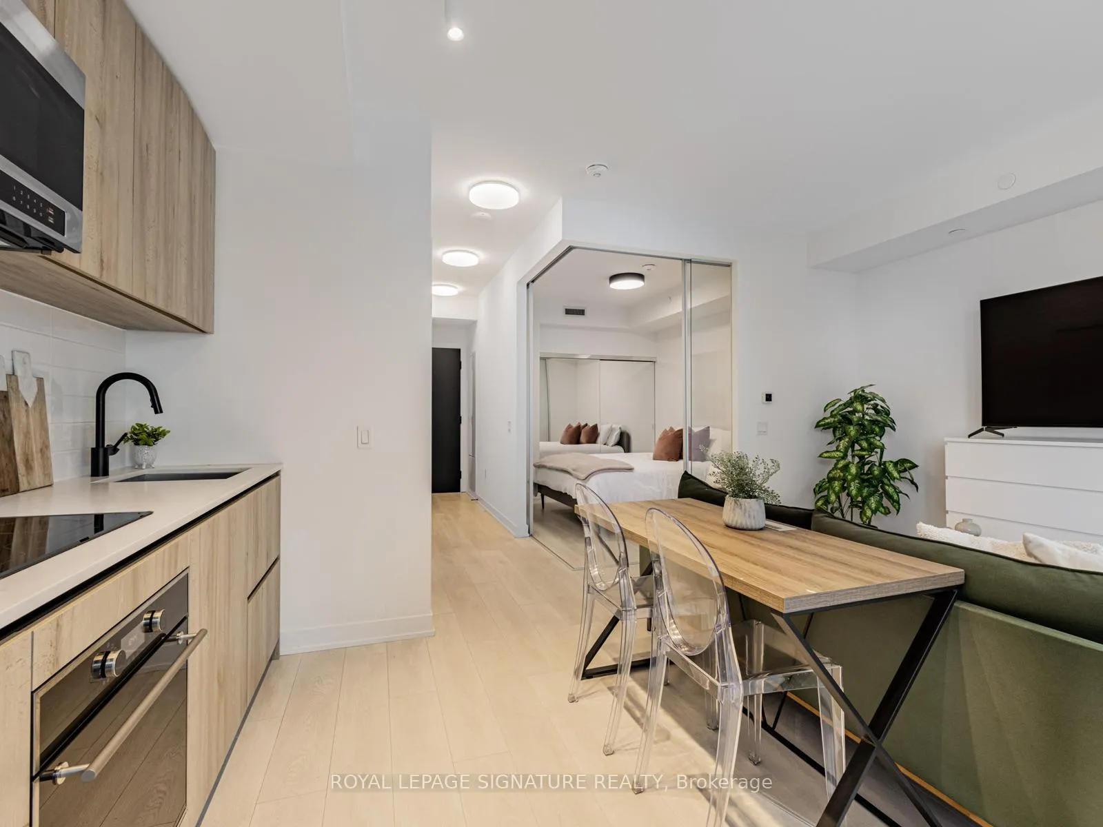 Photo 6 of Unit 2307, 127 Broadway Avenue, Toronto, Mount Pleasant West — HOMEH
