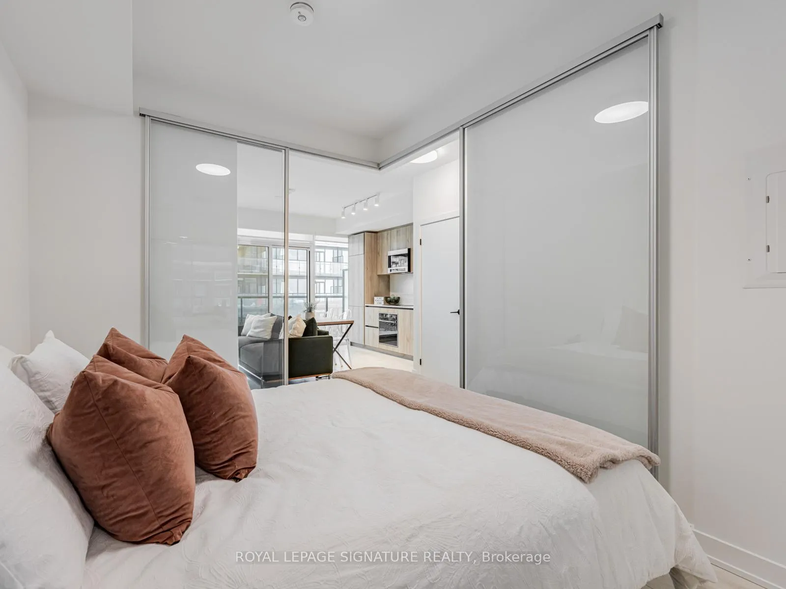 Photo 8 of Unit 2307, 127 Broadway Avenue, Toronto, Mount Pleasant West — HOMEH