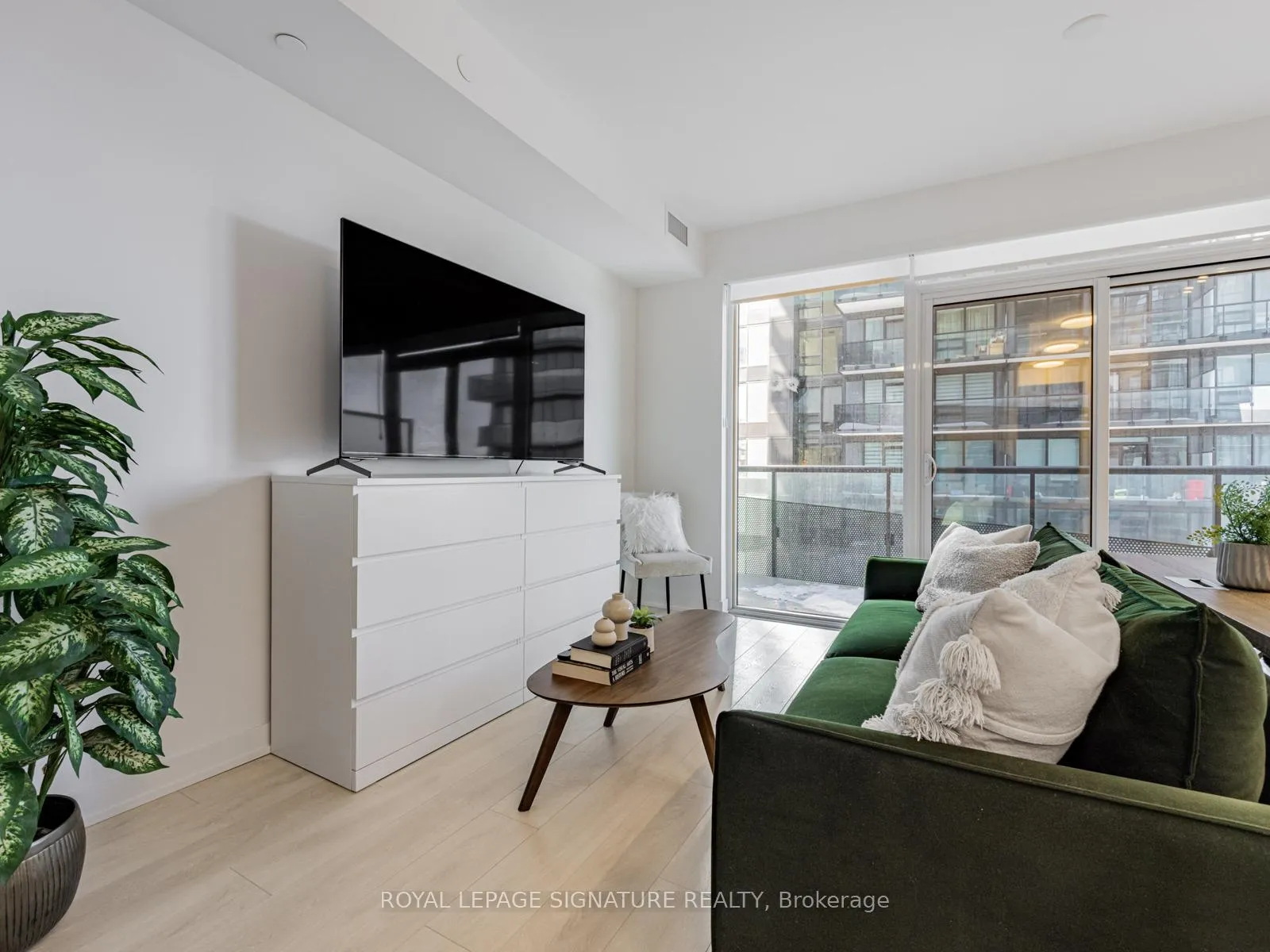 Photo 9 of Unit 2307, 127 Broadway Avenue, Toronto, Mount Pleasant West — HOMEH