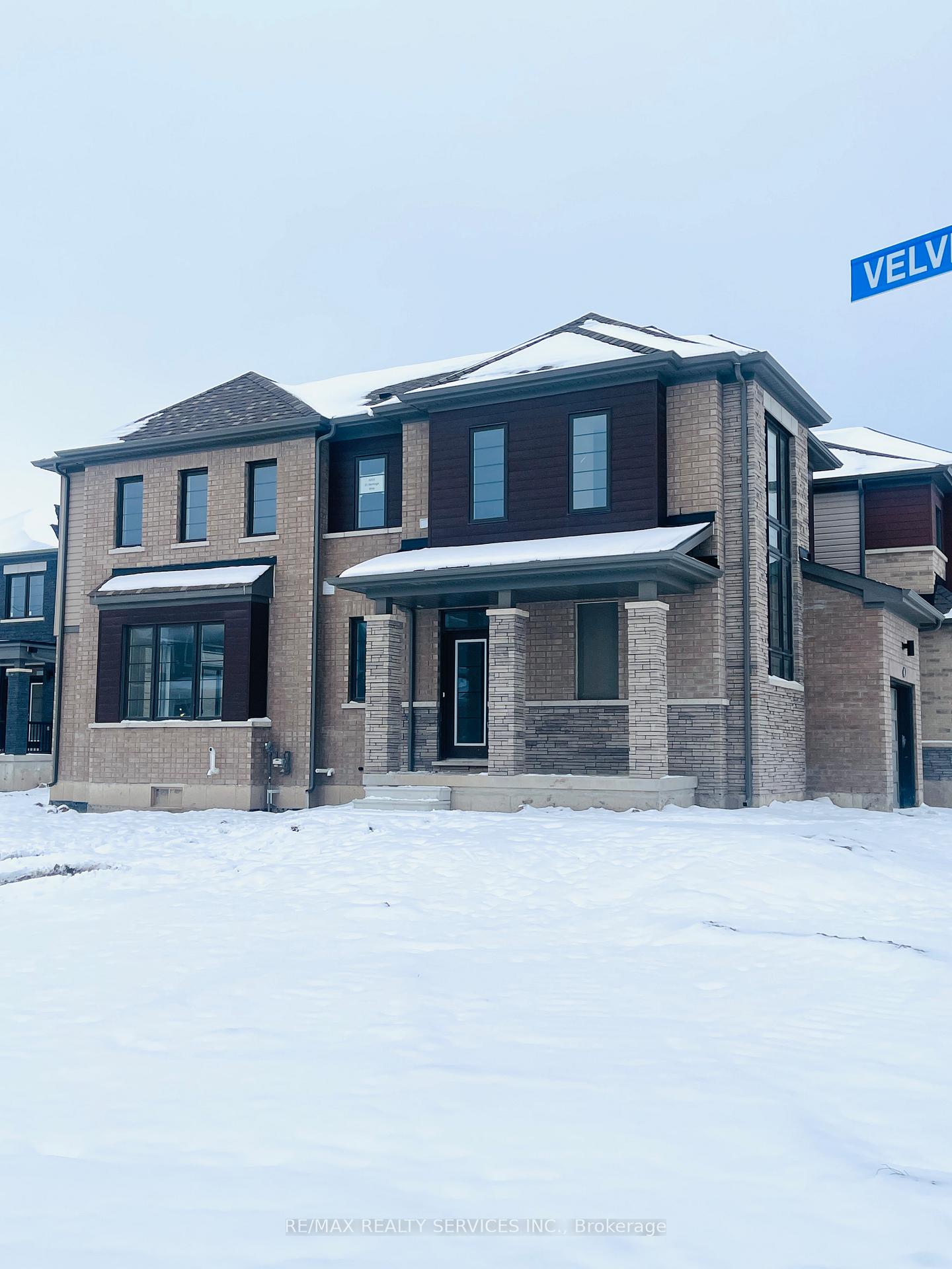 Front of 25 Heritage Way