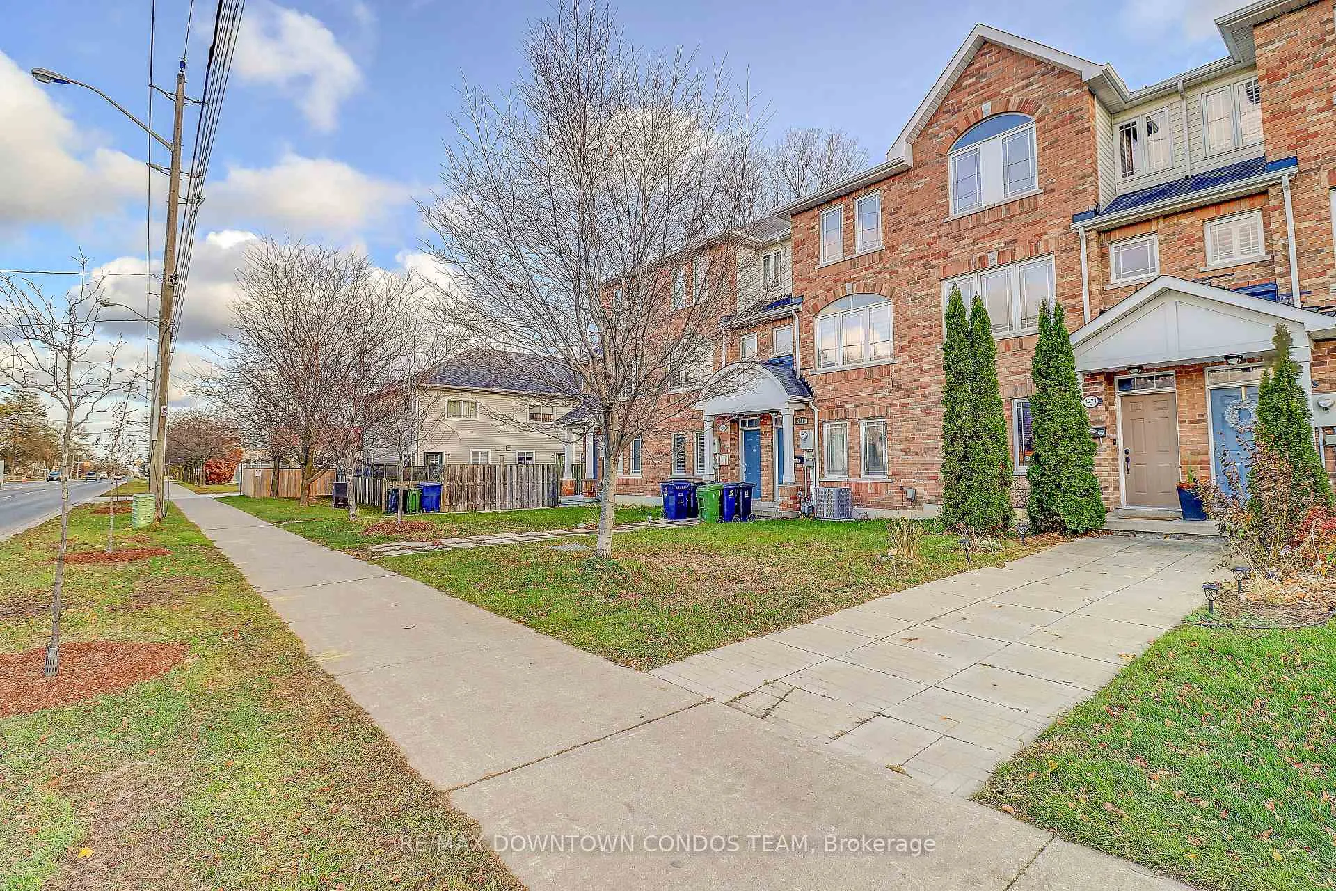 Front of 4271A Lawrence Avenue E