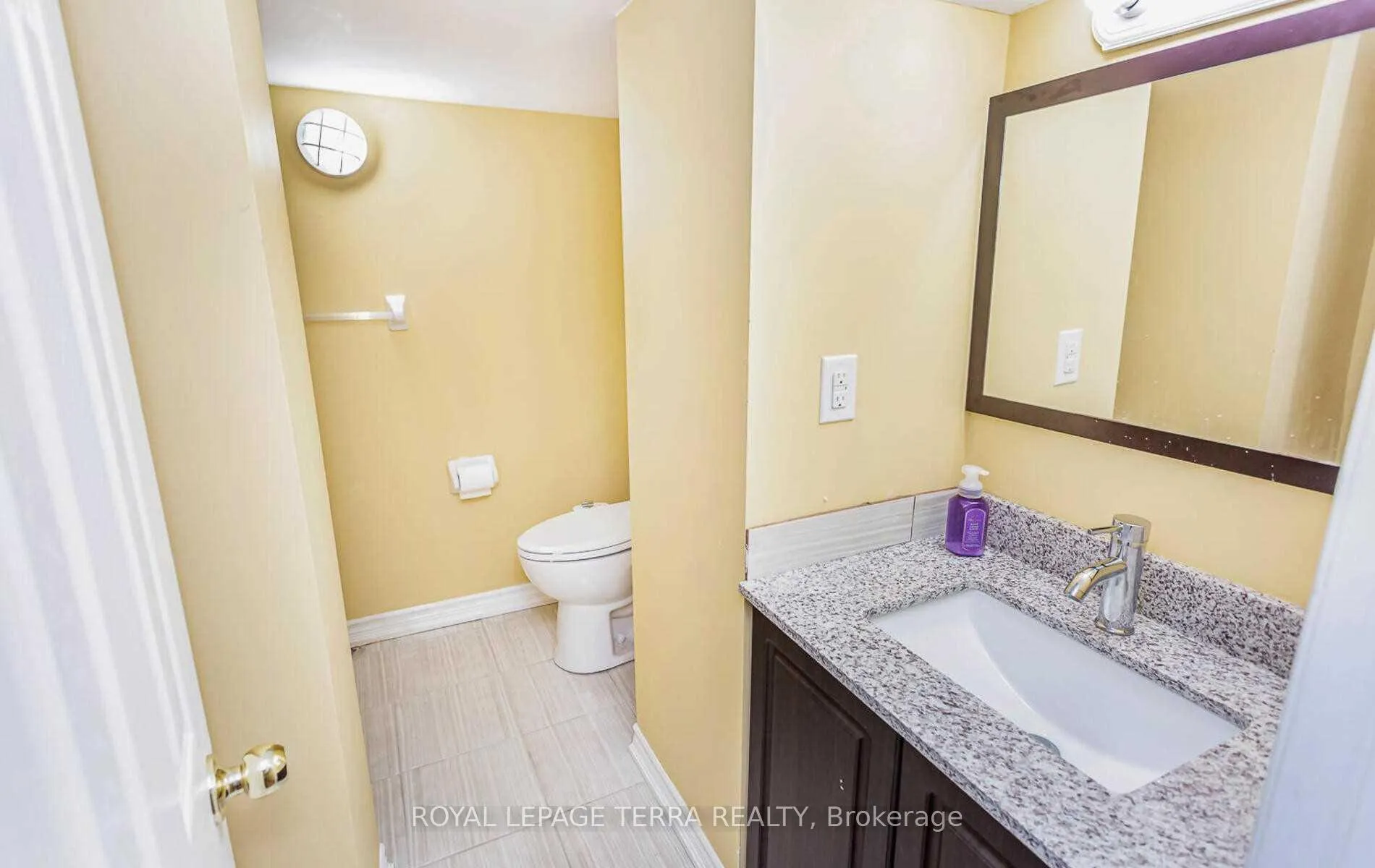 Photo 8 of Unit Bsmt, 37 Southlake Boulevard, Brampton, Madoc — HOMEH