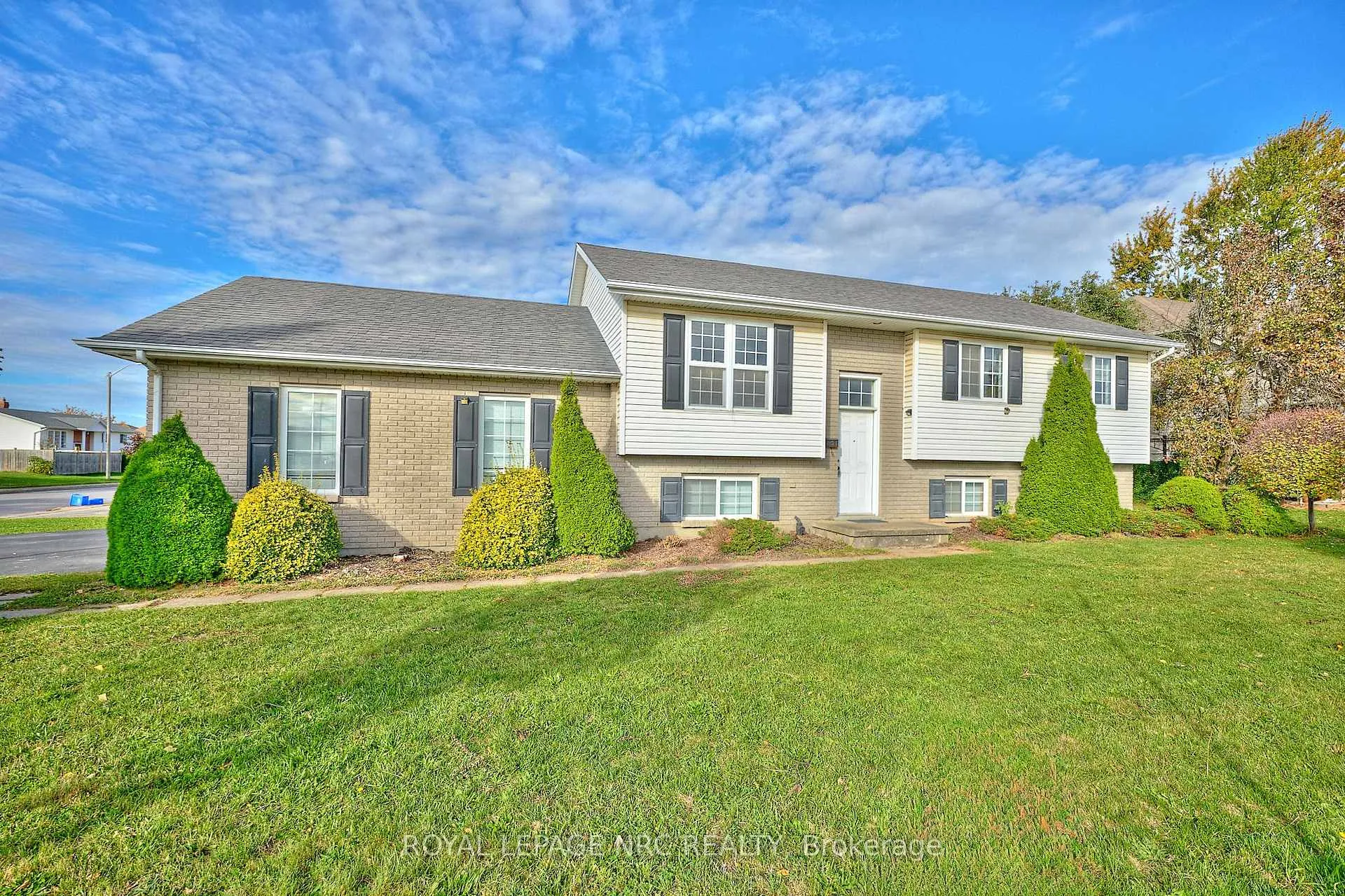 Photo 1 of 4431 Montrose Road, Niagara Falls, Ascot — HOMEH