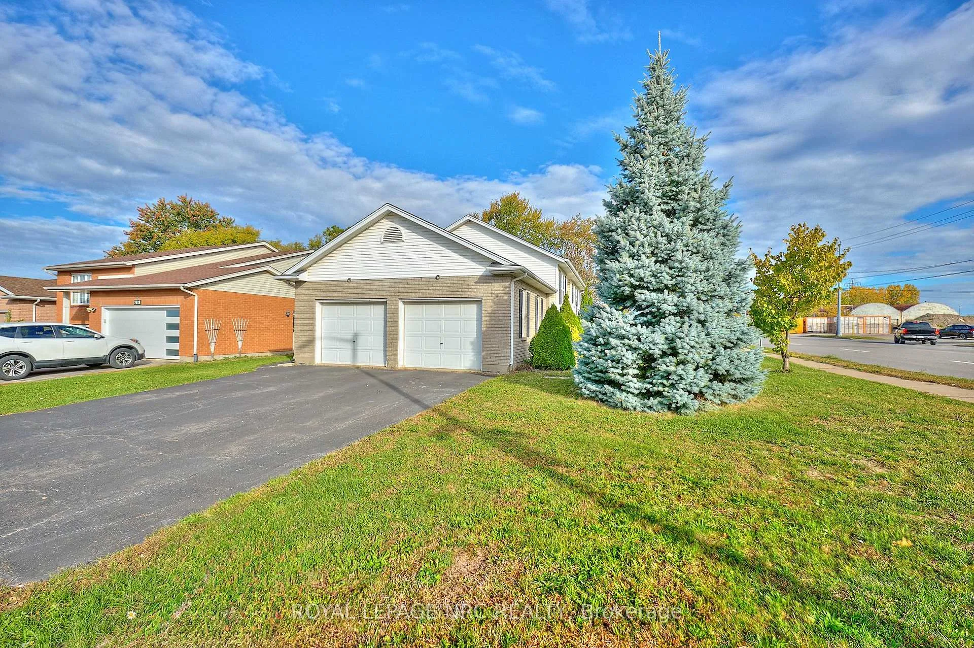 Photo 2 of 4431 Montrose Road, Niagara Falls, Ascot — HOMEH