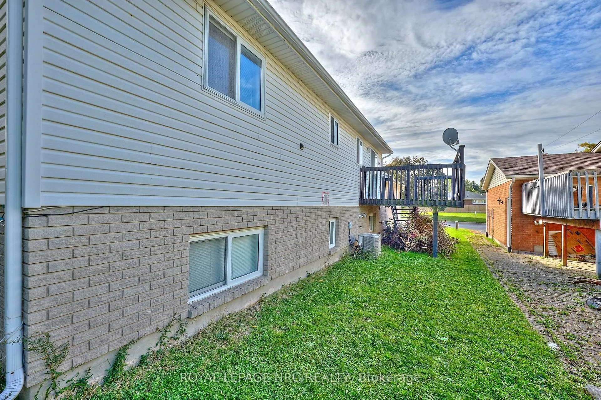 Photo 4 of 4431 Montrose Road, Niagara Falls, Ascot — HOMEH