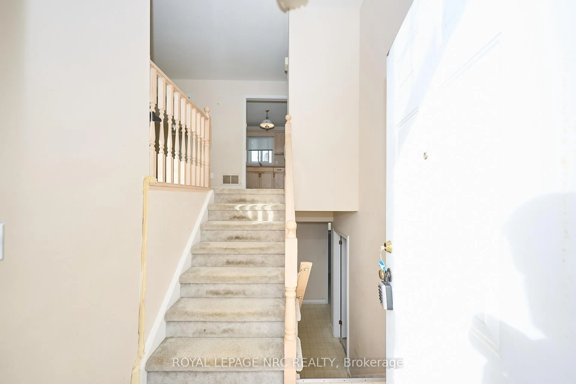 Photo 5 of 4431 Montrose Road, Niagara Falls, Ascot — HOMEH