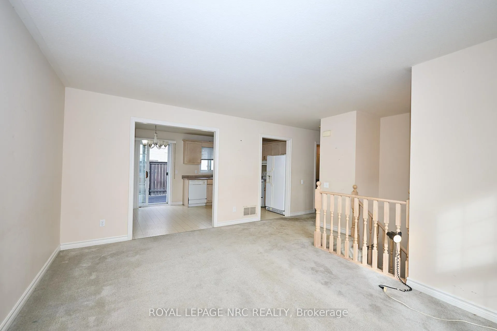Photo 8 of 4431 Montrose Road, Niagara Falls, Ascot — HOMEH