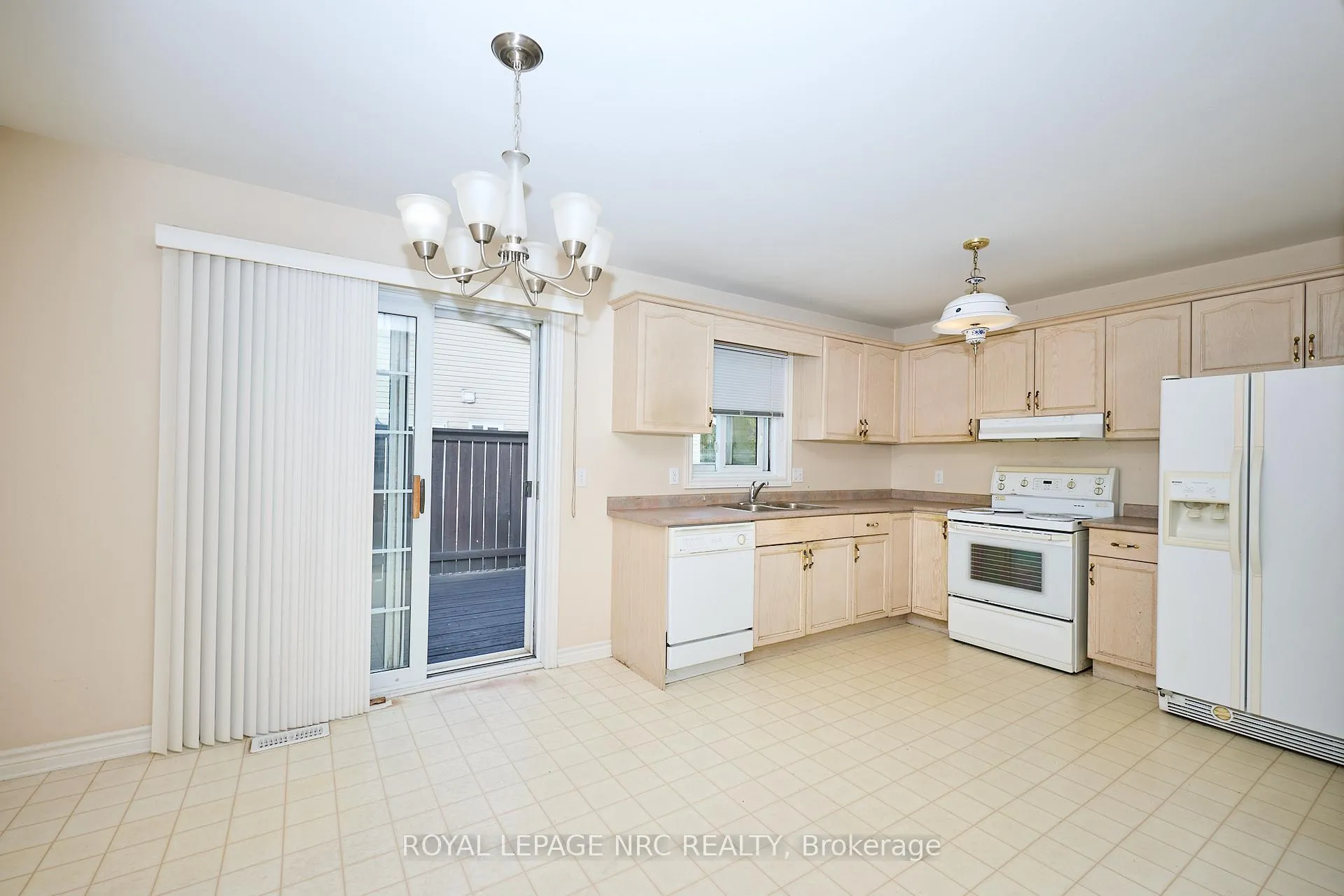 Photo 9 of 4431 Montrose Road, Niagara Falls, Ascot — HOMEH
