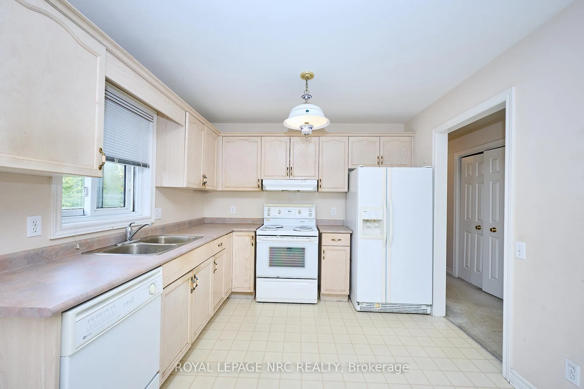 Photo 10 of 4431 Montrose Road, Niagara Falls, Ascot — HOMEH