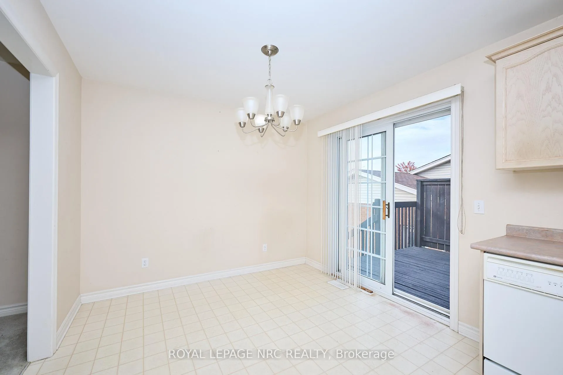 Photo 11 of 4431 Montrose Road, Niagara Falls, Ascot — HOMEH