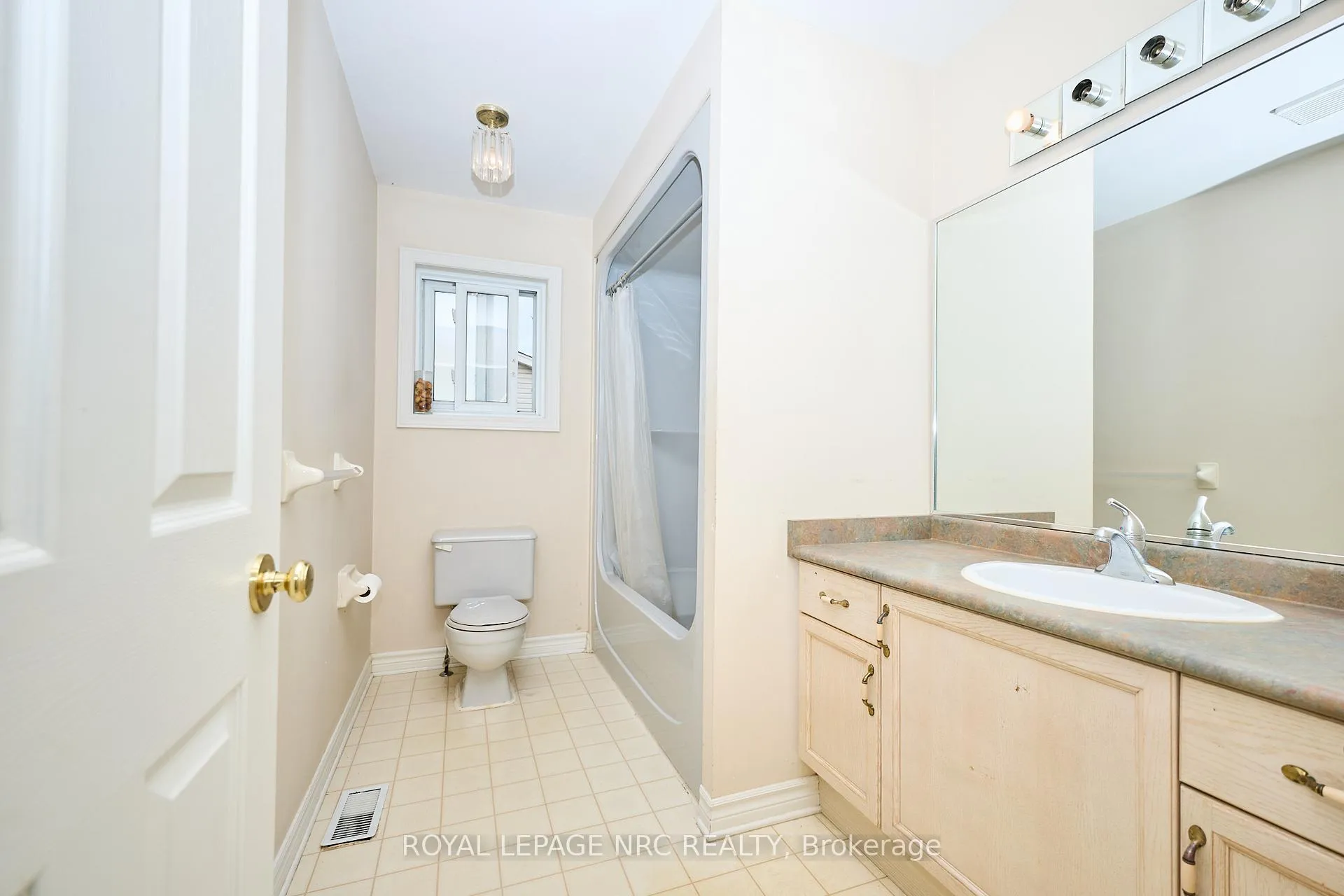 Photo 14 of 4431 Montrose Road, Niagara Falls, Ascot — HOMEH