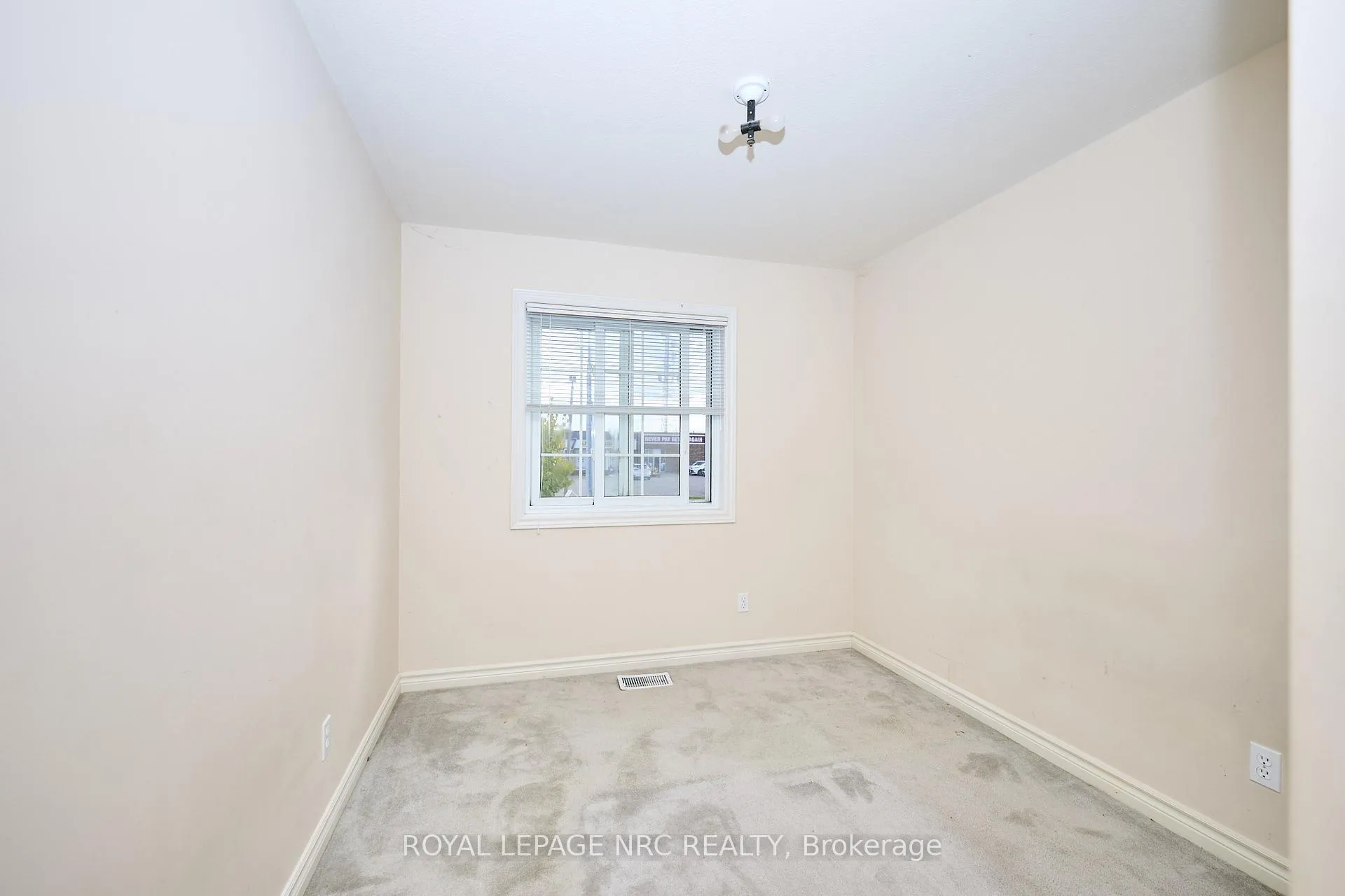 Photo 19 of 4431 Montrose Road, Niagara Falls, Ascot — HOMEH