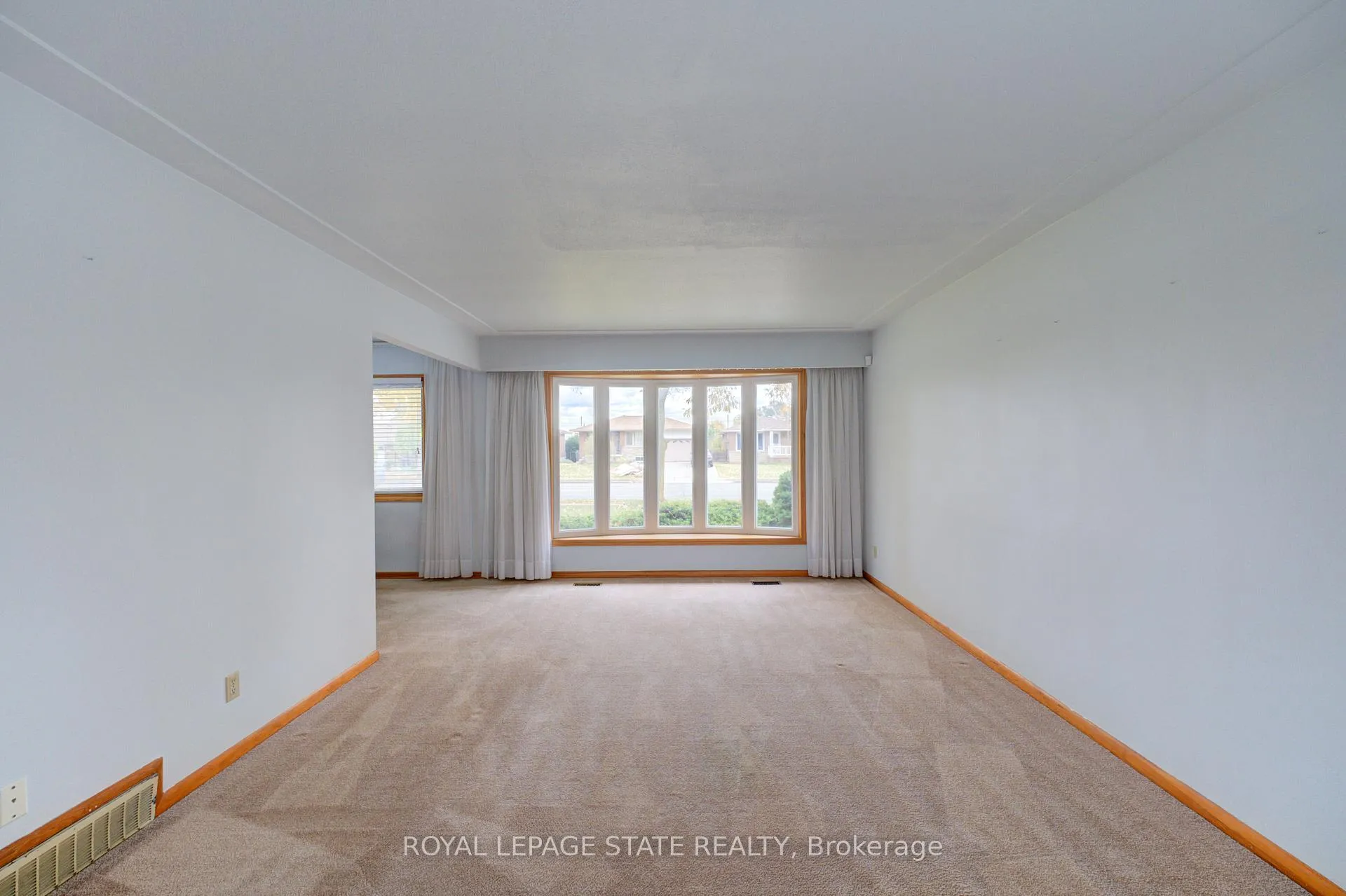Photo 5 of 930 Upper Ottawa Street, Hamilton, Berrisfield — HOMEH