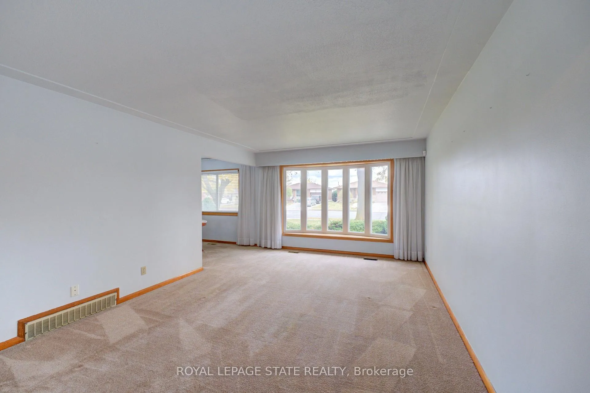 Photo 6 of 930 Upper Ottawa Street, Hamilton, Berrisfield — HOMEH