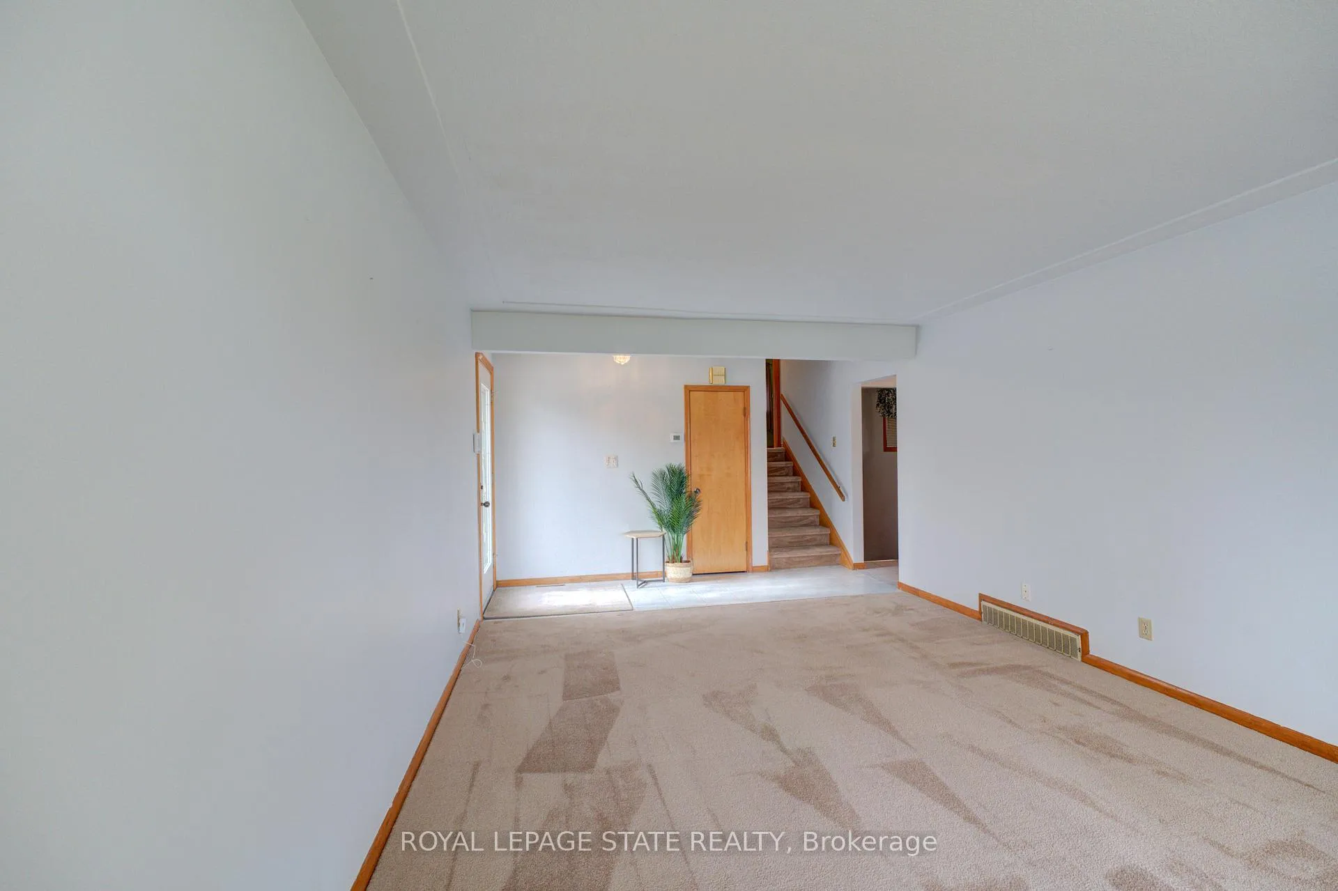 Photo 10 of 930 Upper Ottawa Street, Hamilton, Berrisfield — HOMEH