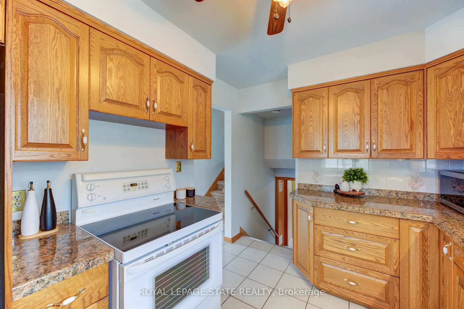 Photo 15 of 930 Upper Ottawa Street, Hamilton, Berrisfield — HOMEH
