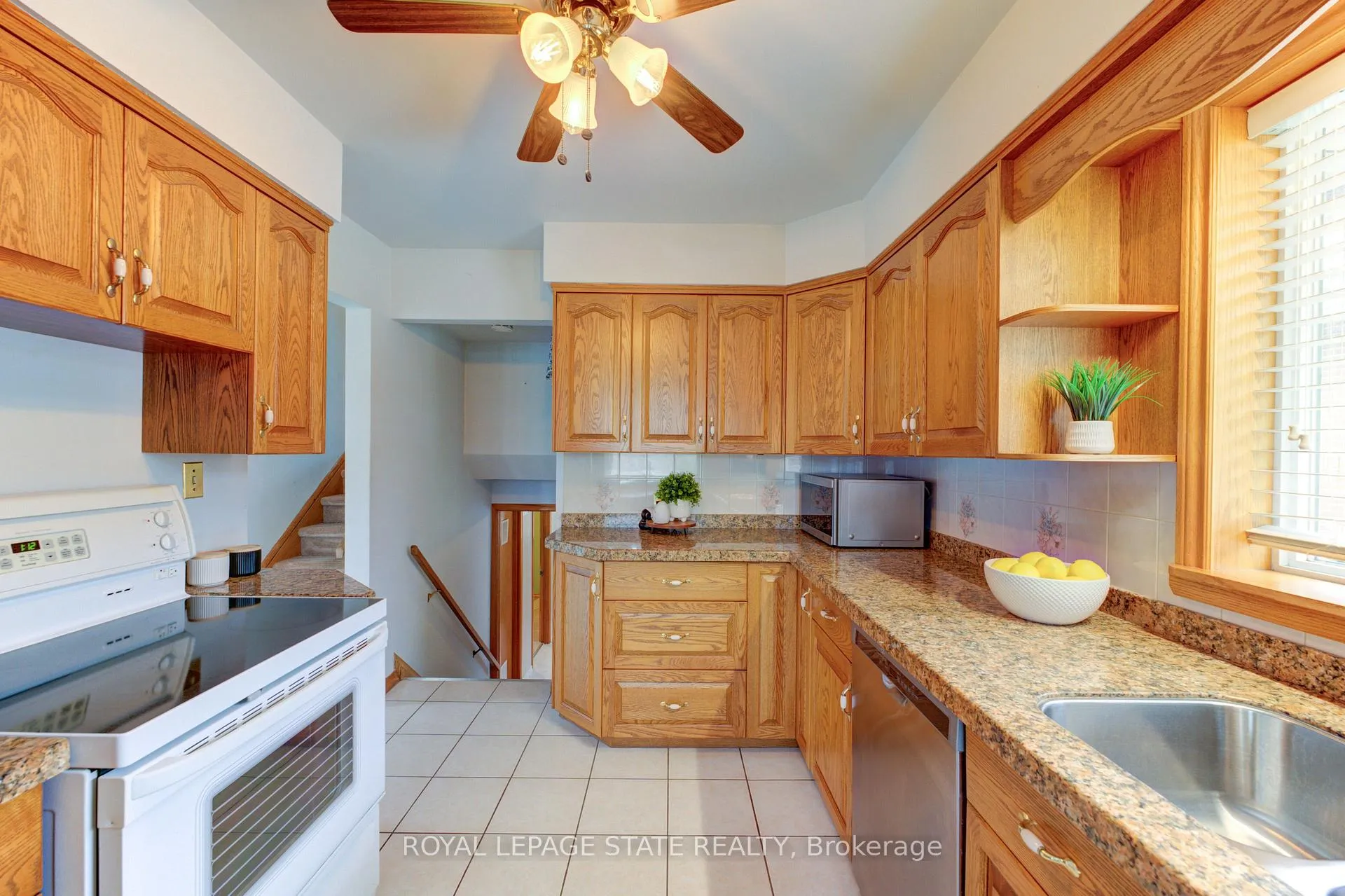 Photo 16 of 930 Upper Ottawa Street, Hamilton, Berrisfield — HOMEH