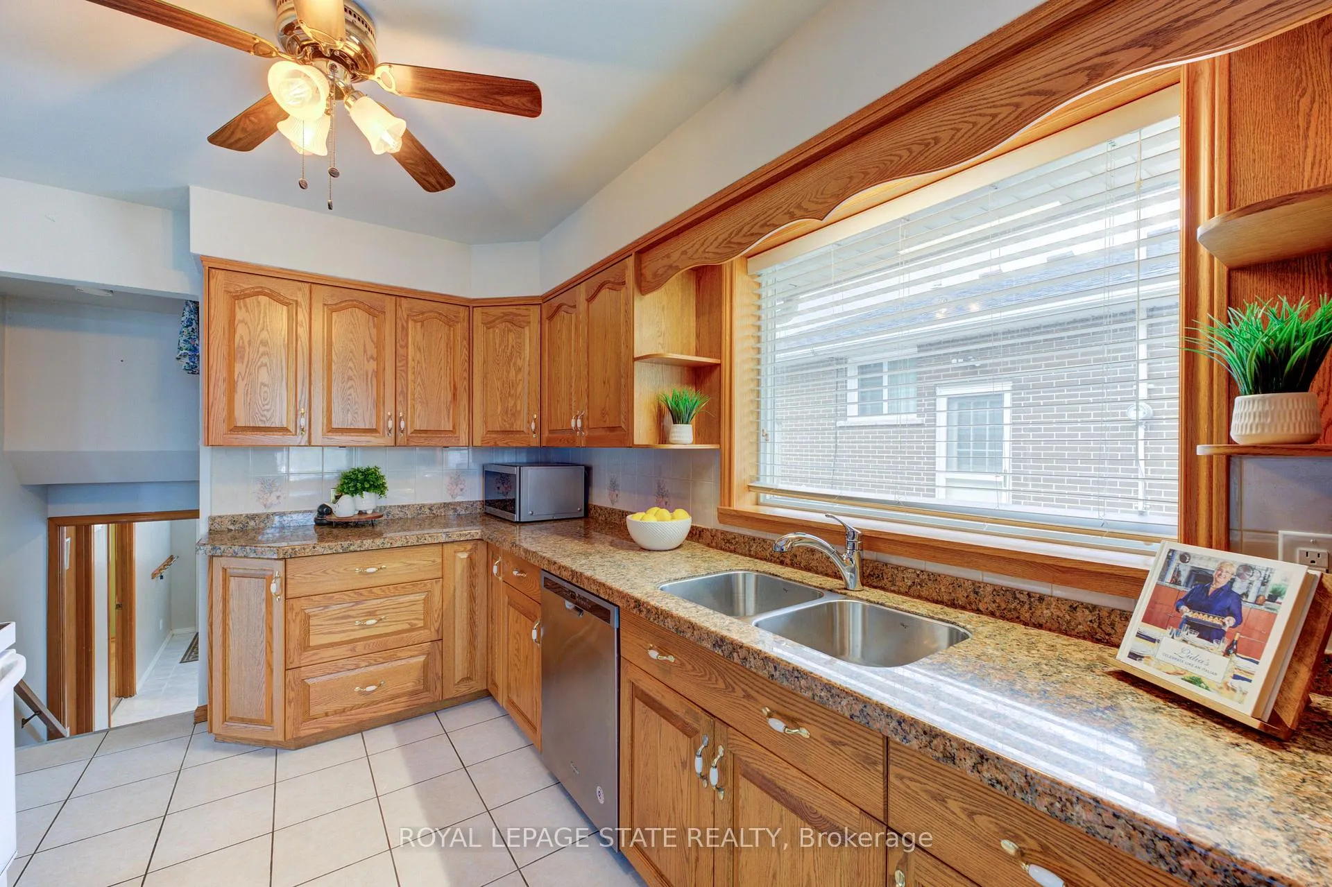 Photo 17 of 930 Upper Ottawa Street, Hamilton, Berrisfield — HOMEH