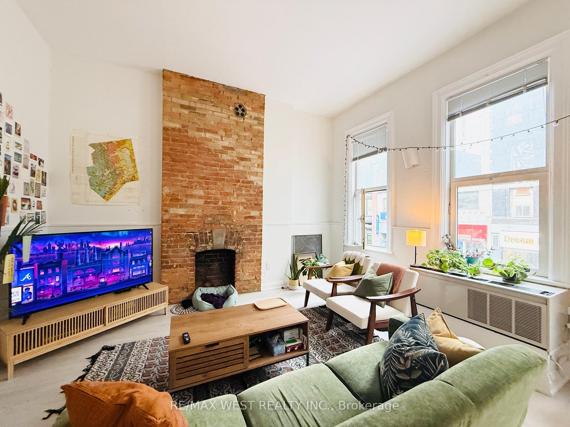 Photo 2 of Unit 2nd Flr, 588 Yonge Street, Toronto, Bay Street Corridor — HOMEH