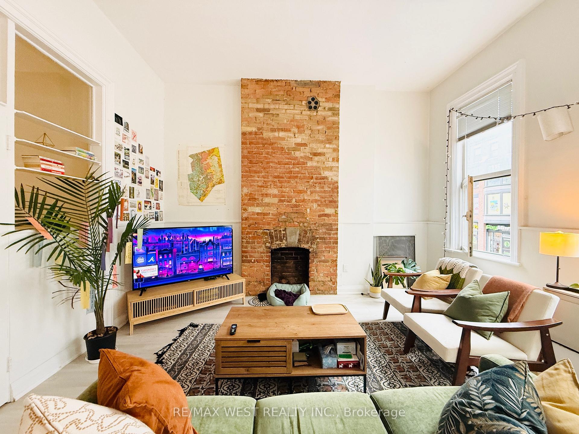 Photo 5 of Unit 2nd Flr, 588 Yonge Street, Toronto, Bay Street Corridor — HOMEH