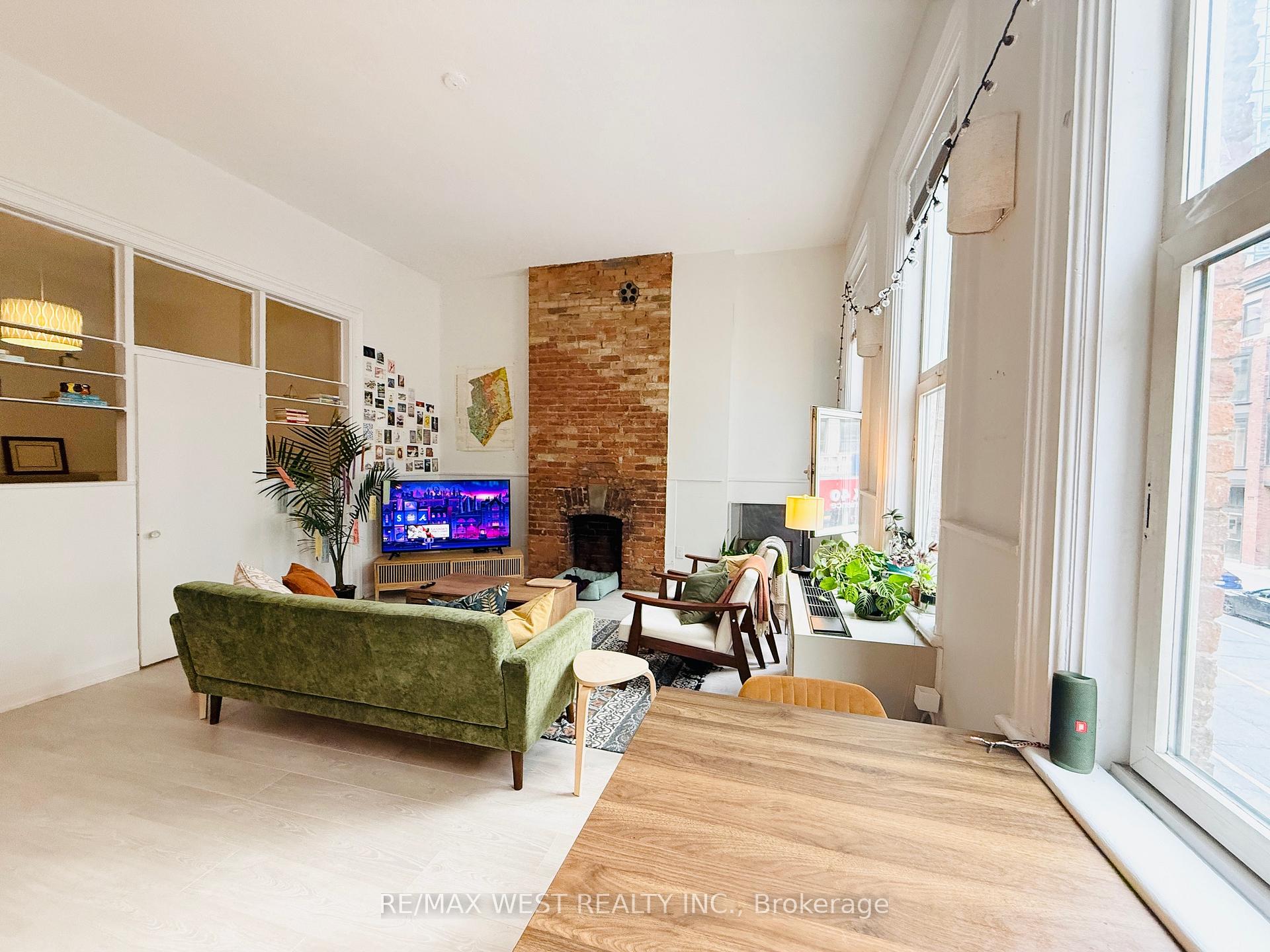 Photo 6 of Unit 2nd Flr, 588 Yonge Street, Toronto, Bay Street Corridor — HOMEH