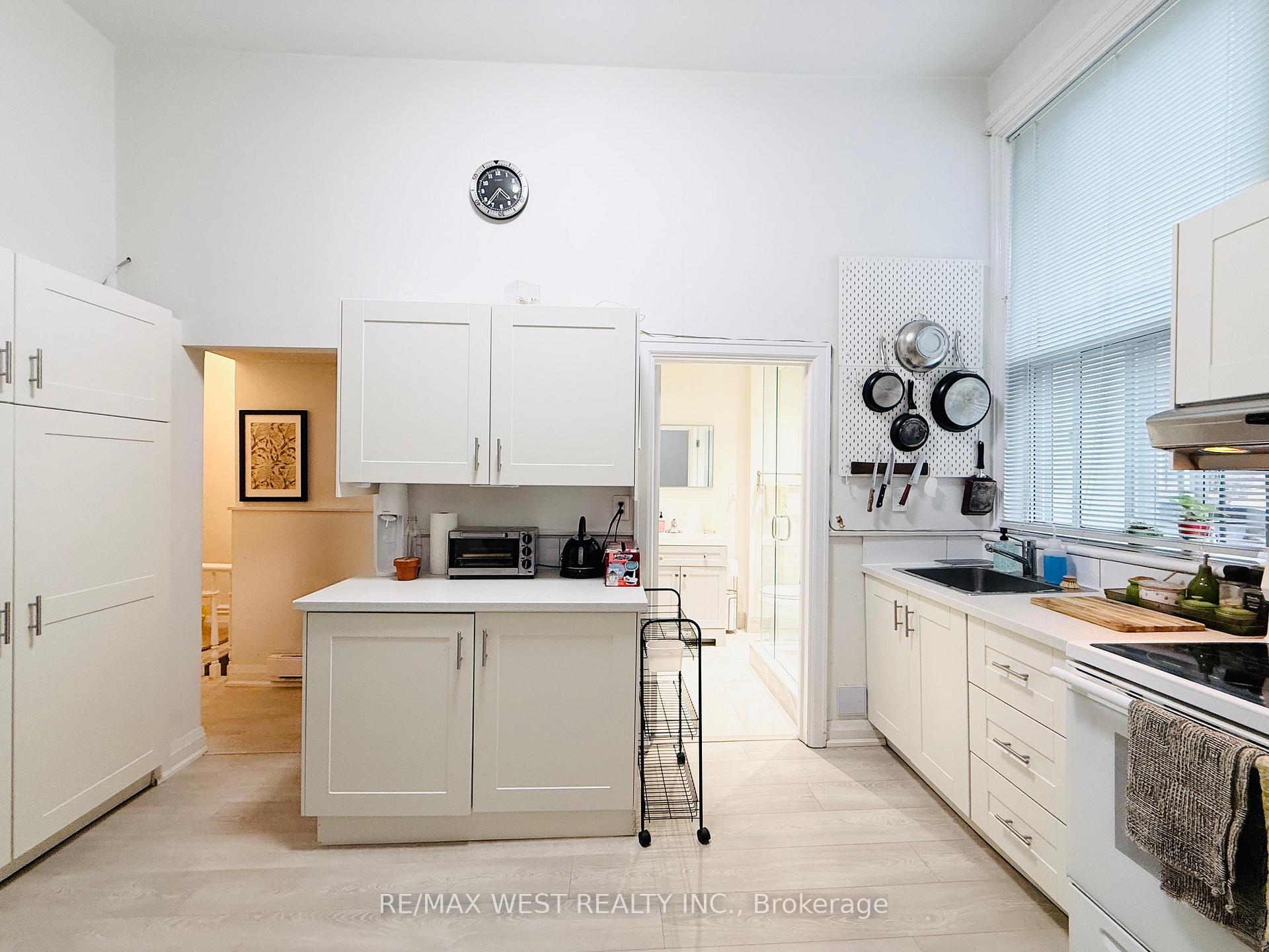 Photo 9 of Unit 2nd Flr, 588 Yonge Street, Toronto, Bay Street Corridor — HOMEH