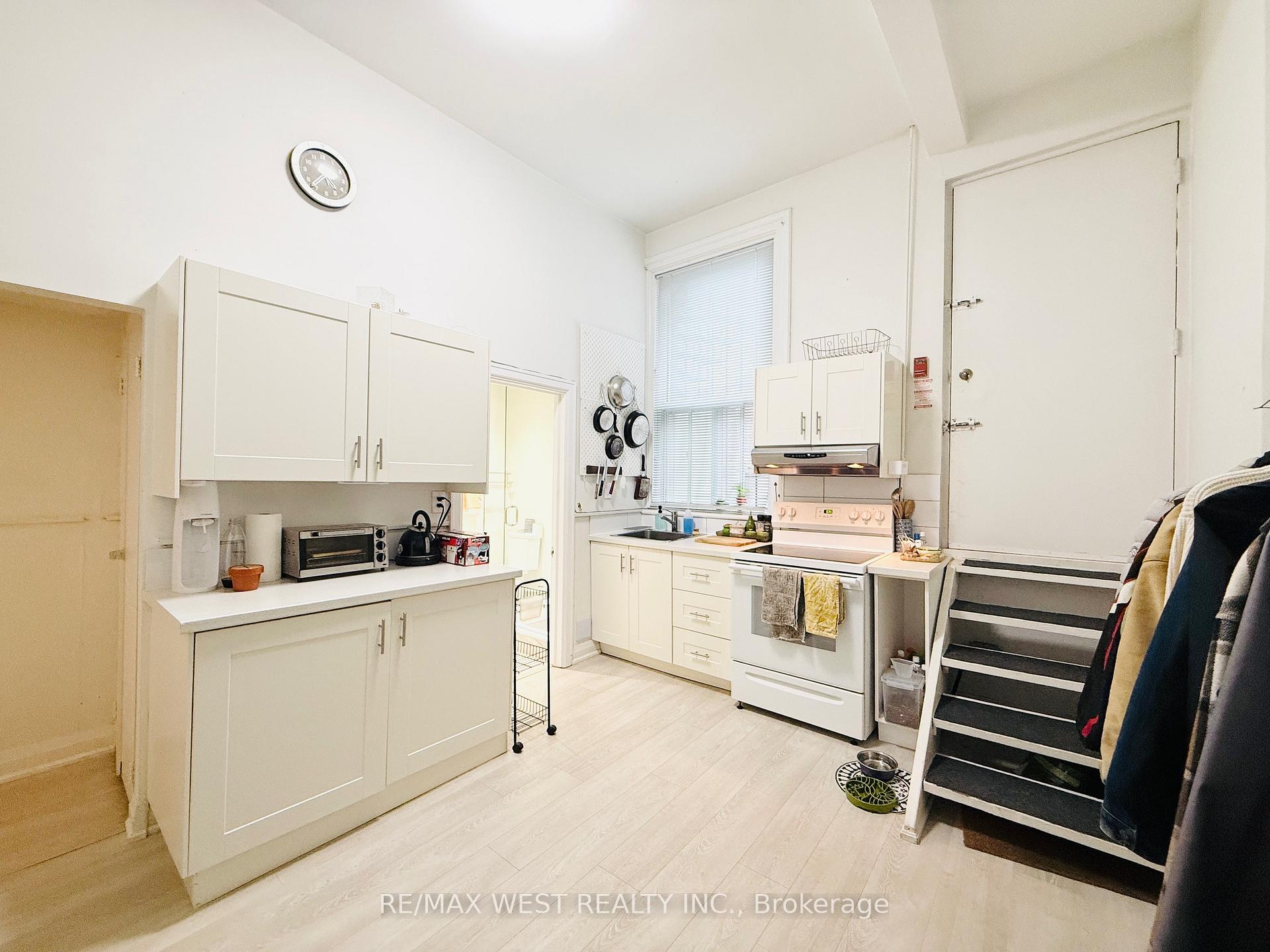 Photo 12 of Unit 2nd Flr, 588 Yonge Street, Toronto, Bay Street Corridor — HOMEH