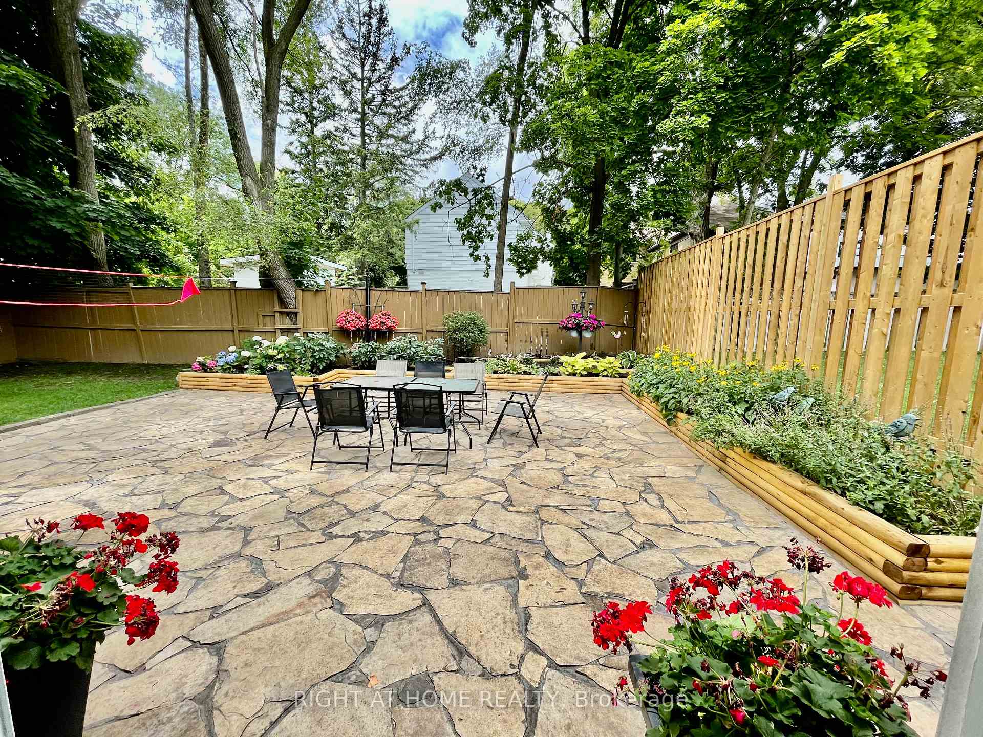 Photo 3 of 2 Chadwick Avenue, Toronto, Forest Hill South — HOMEH