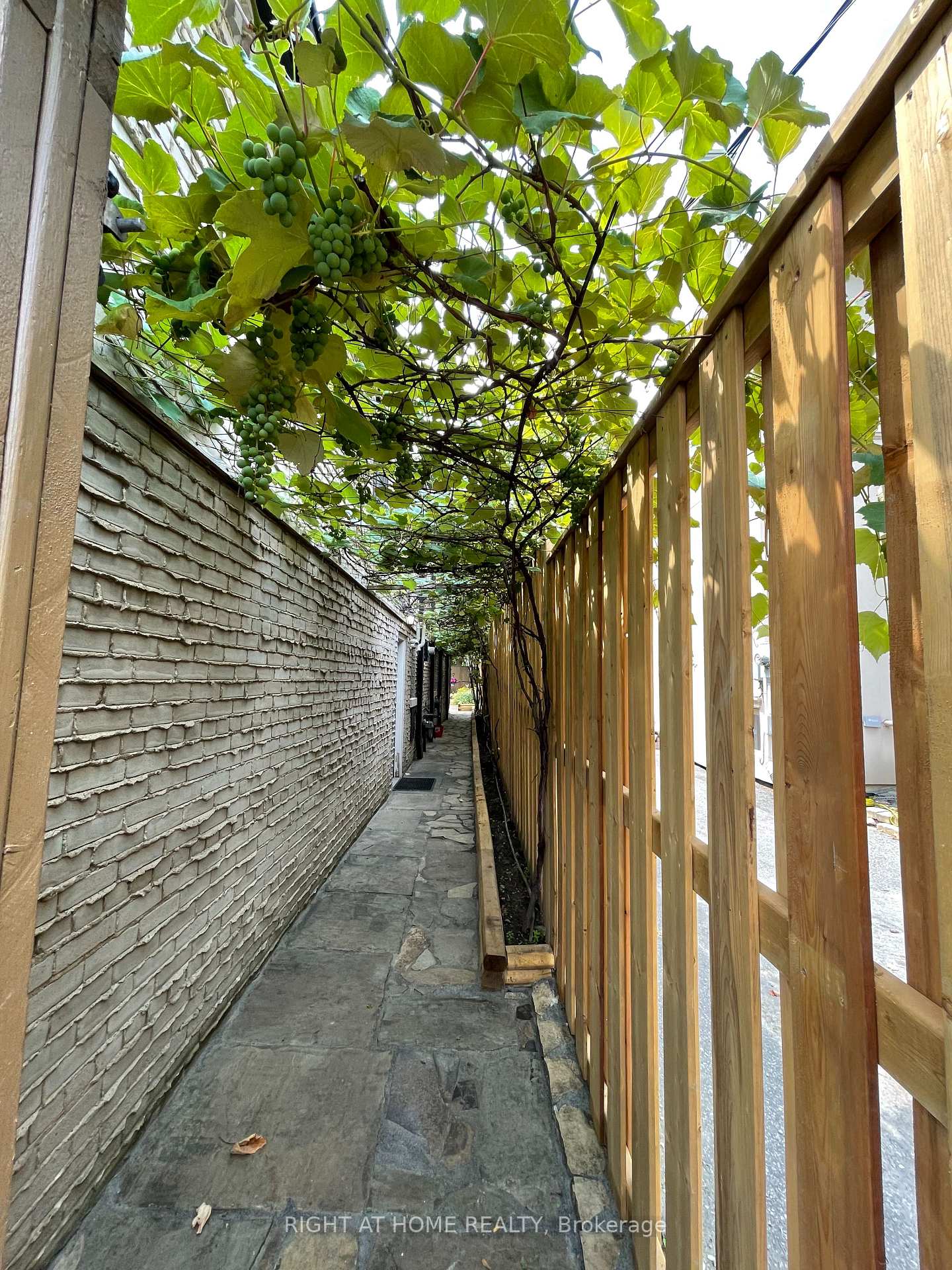 Photo 6 of 2 Chadwick Avenue, Toronto, Forest Hill South — HOMEH