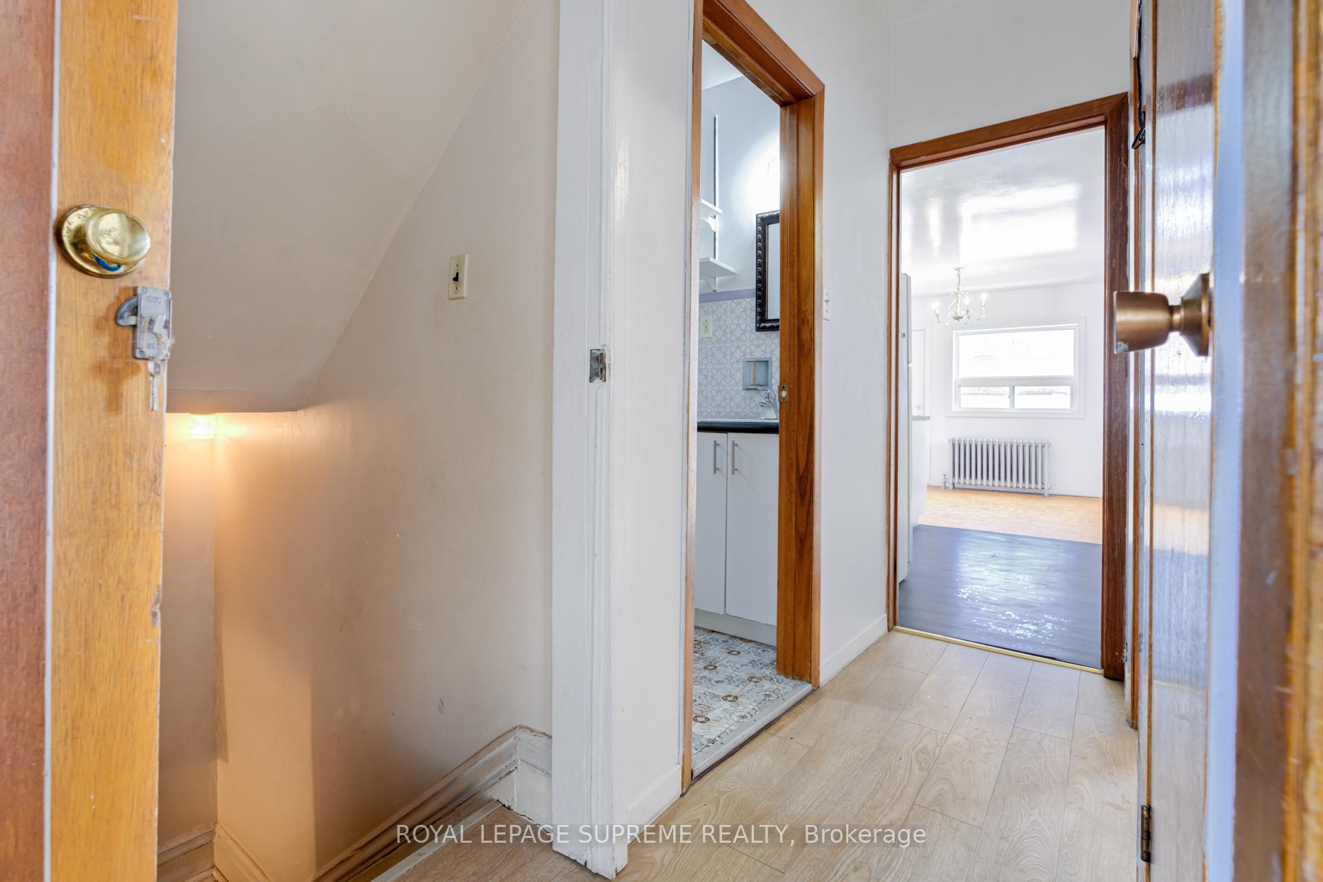 Photo 3 of Unit Upper, 429 Grace Street, Toronto, The Annex — HOMEH