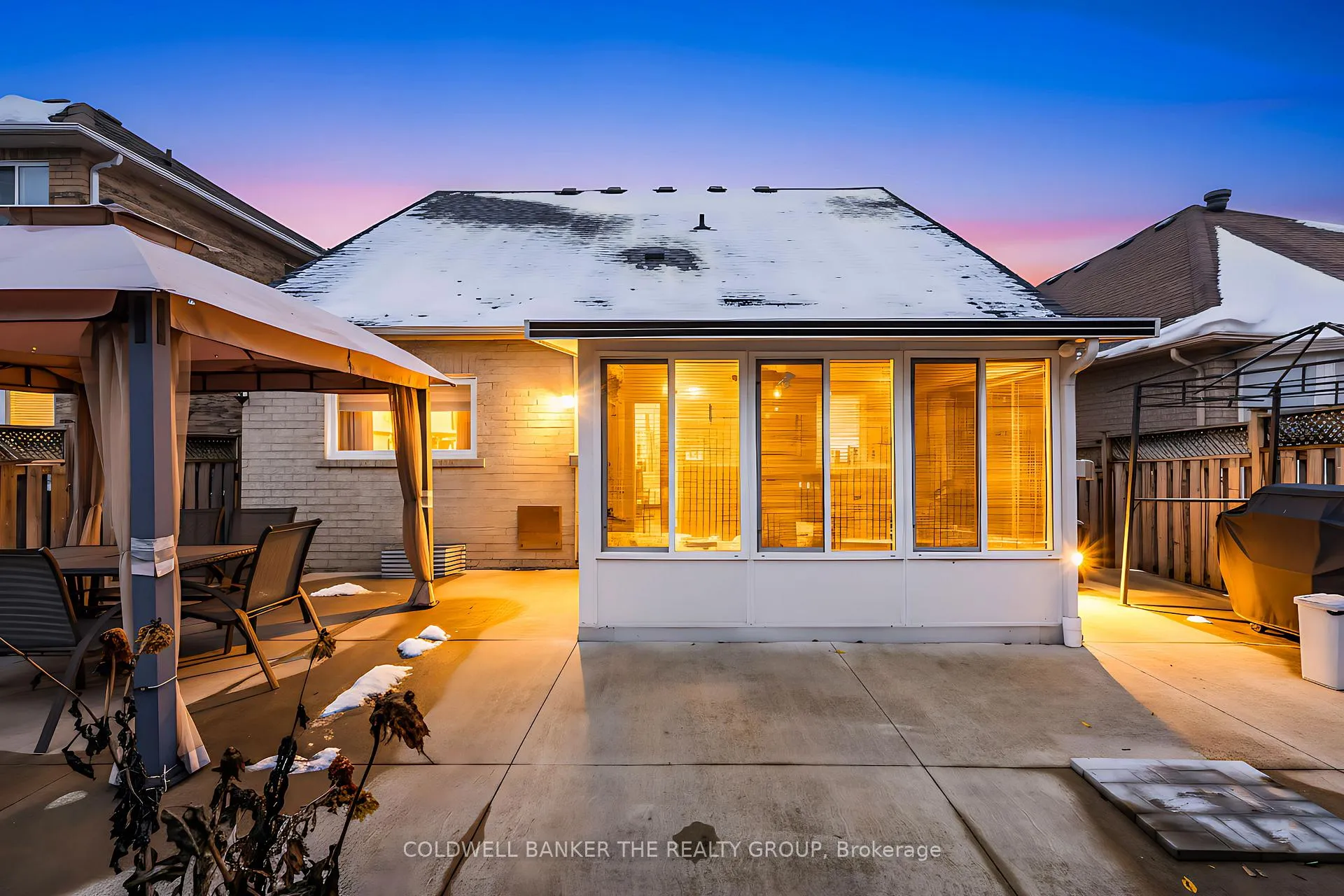 Photo 3 of 32 Robertson Davies Drive, Brampton, Snelgrove — HOMEH