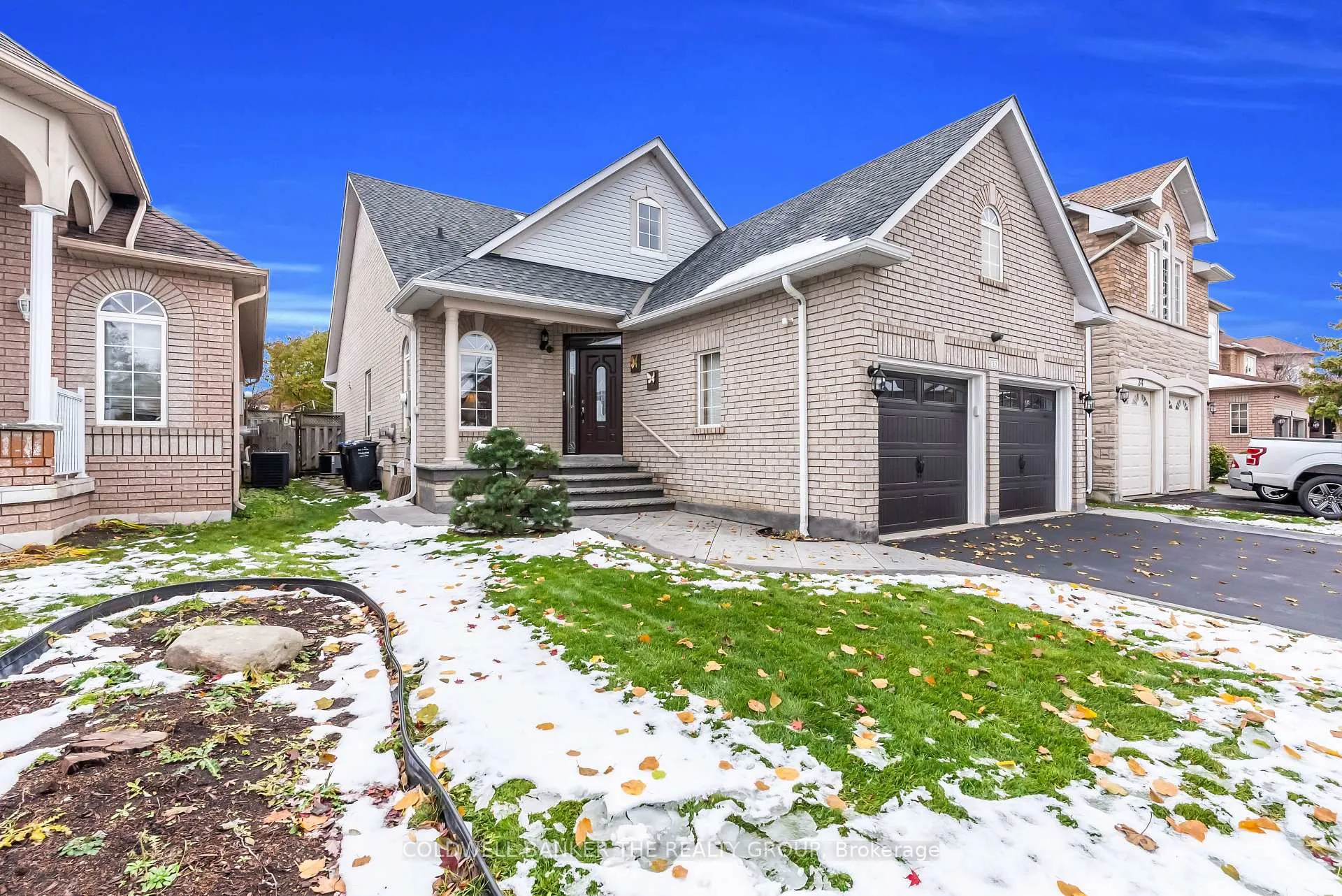 Photo 5 of 32 Robertson Davies Drive, Brampton, Snelgrove — HOMEH